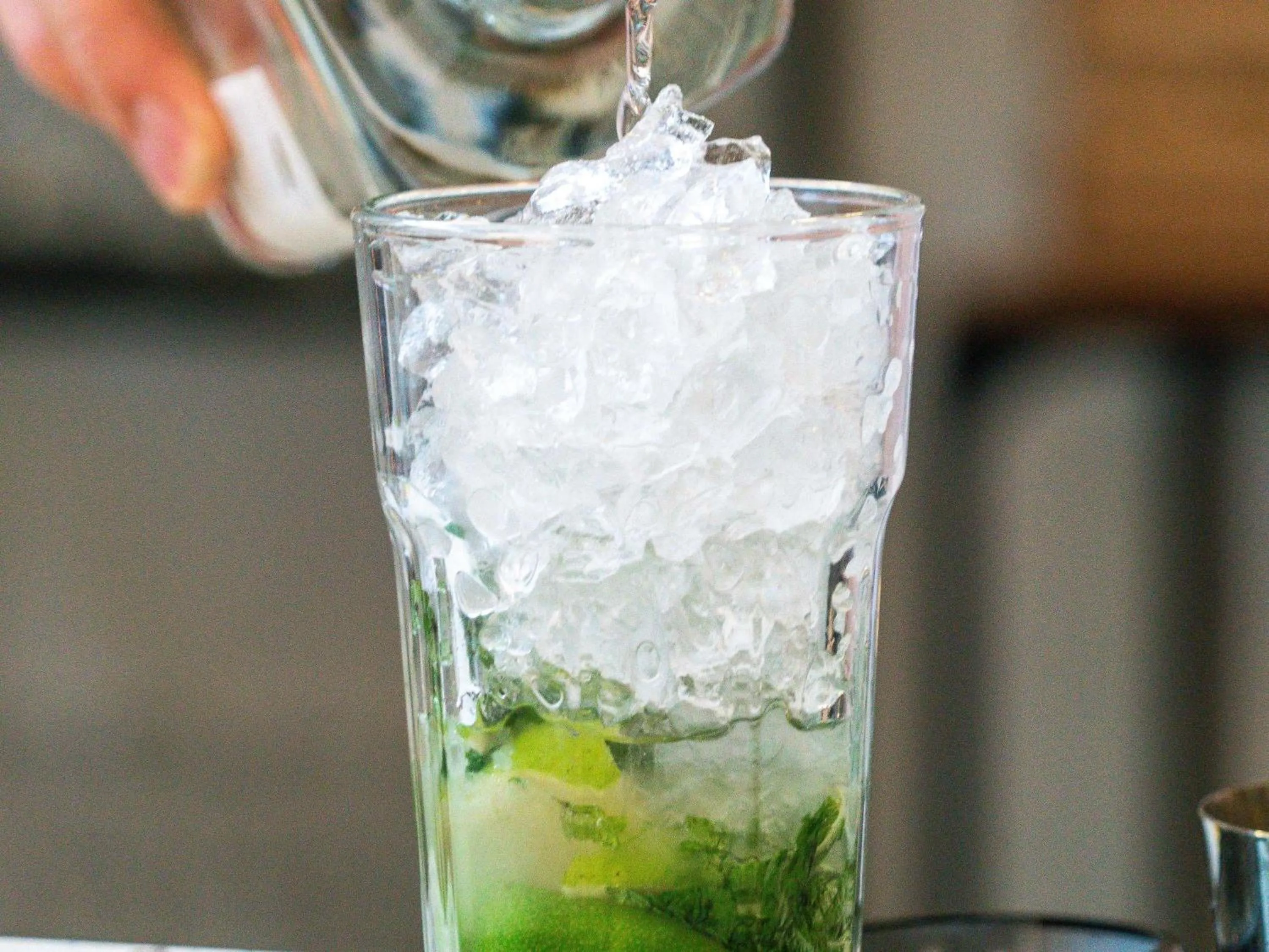 Lounge or bar in Mercure Paris Val de Fontenay