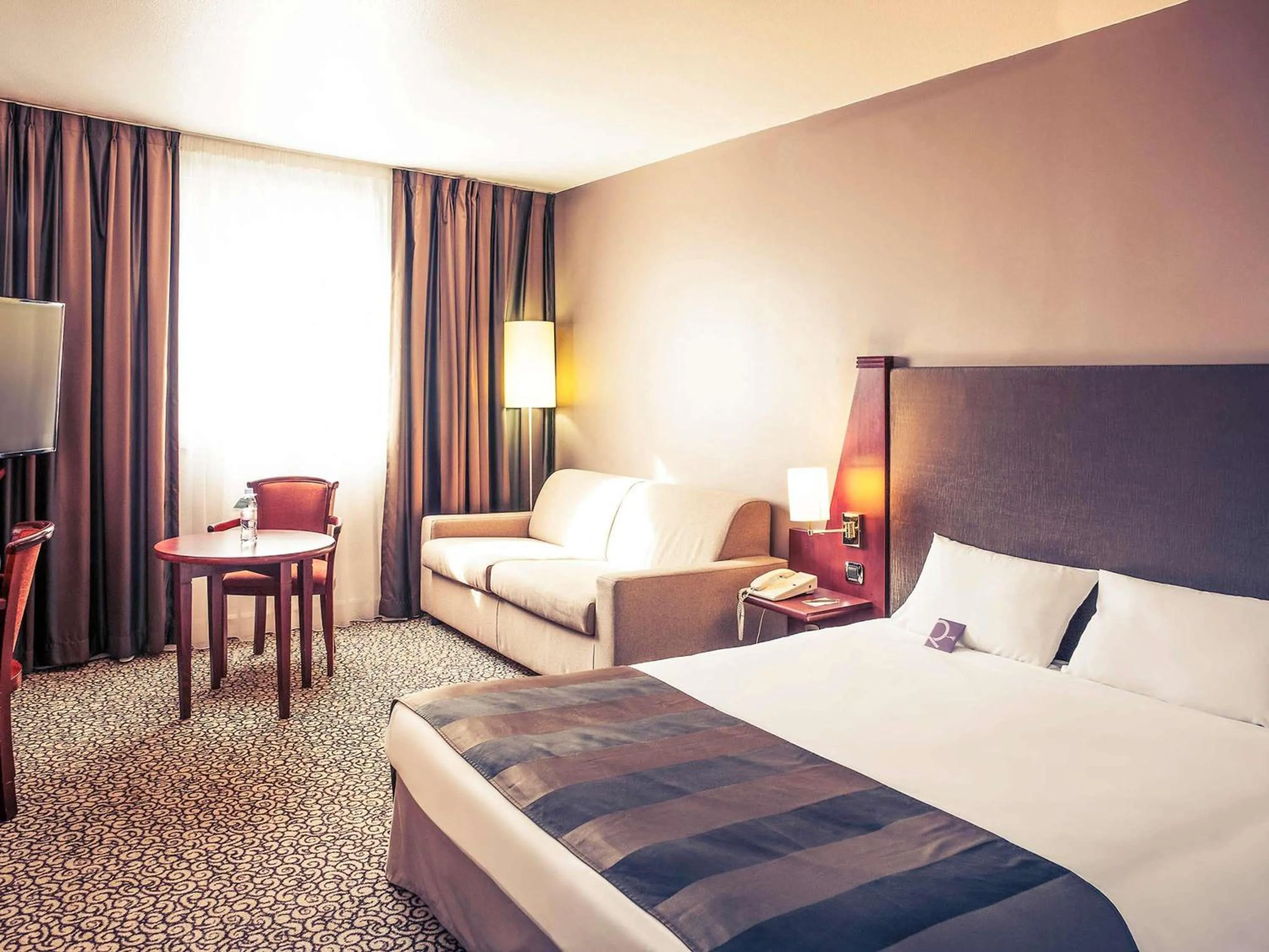 Bedroom, Bed in Mercure Paris Val de Fontenay