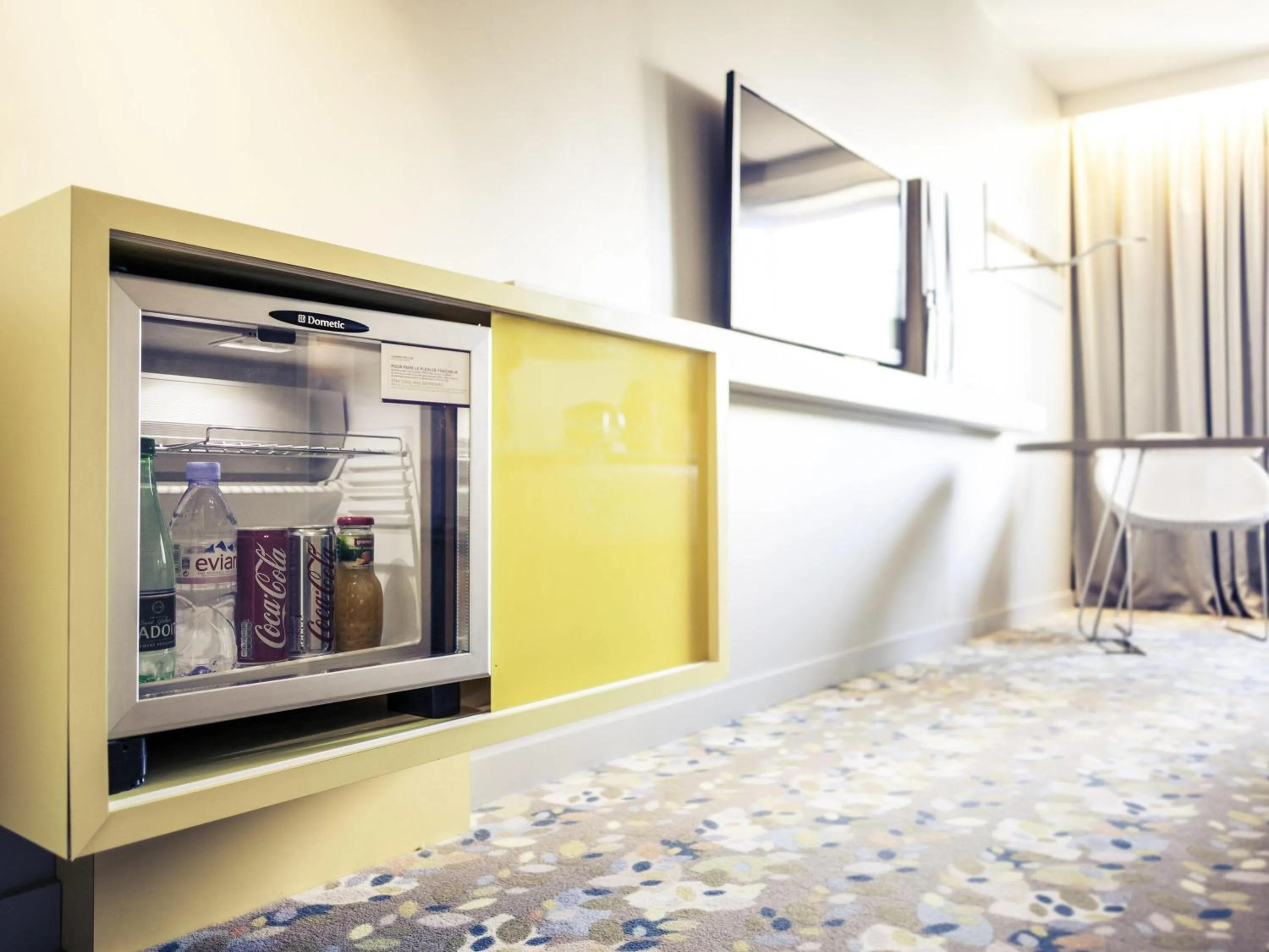 Bedroom, Bed in Mercure Paris Val de Fontenay