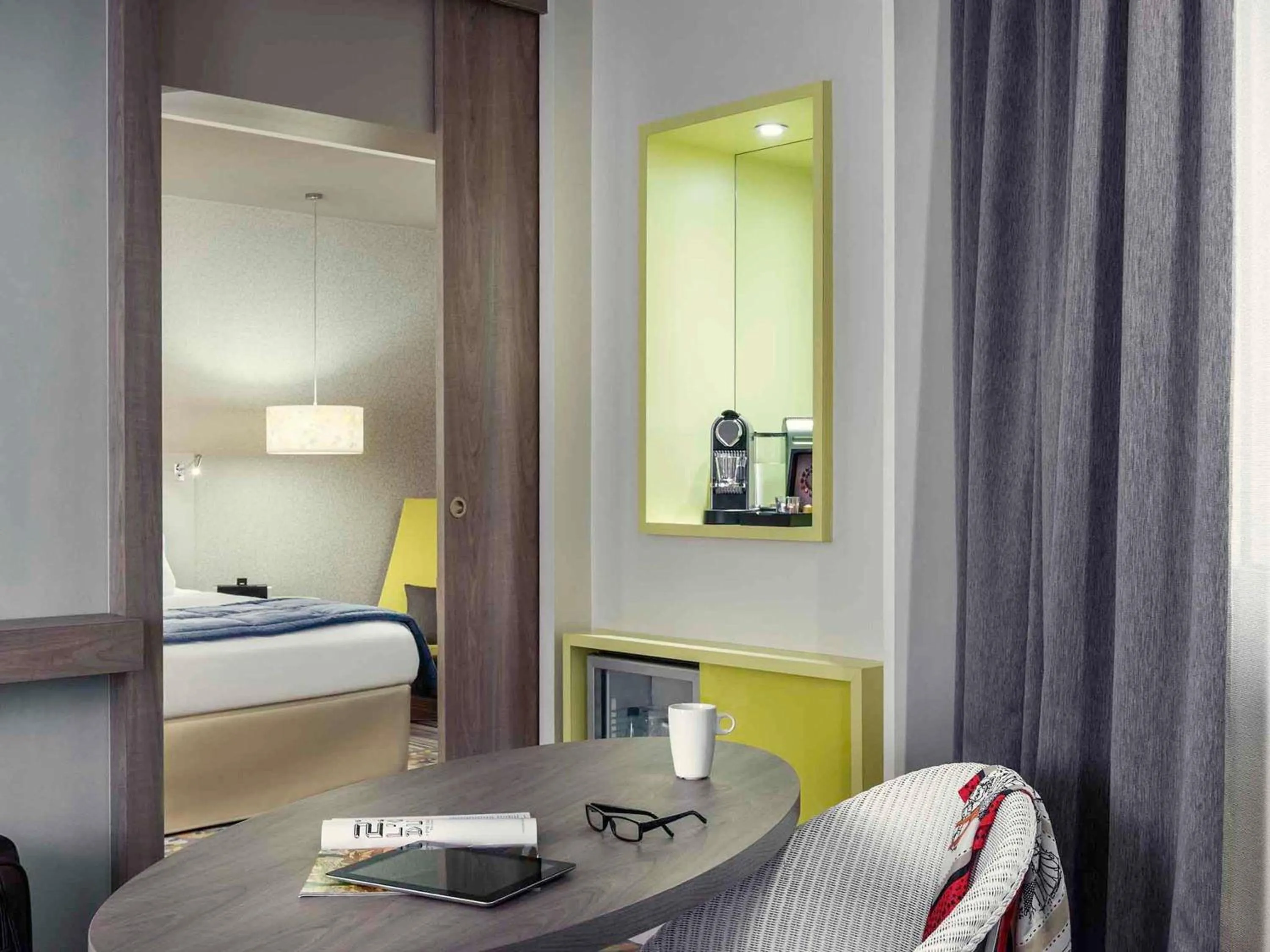 Bedroom, Bed in Mercure Paris Val de Fontenay