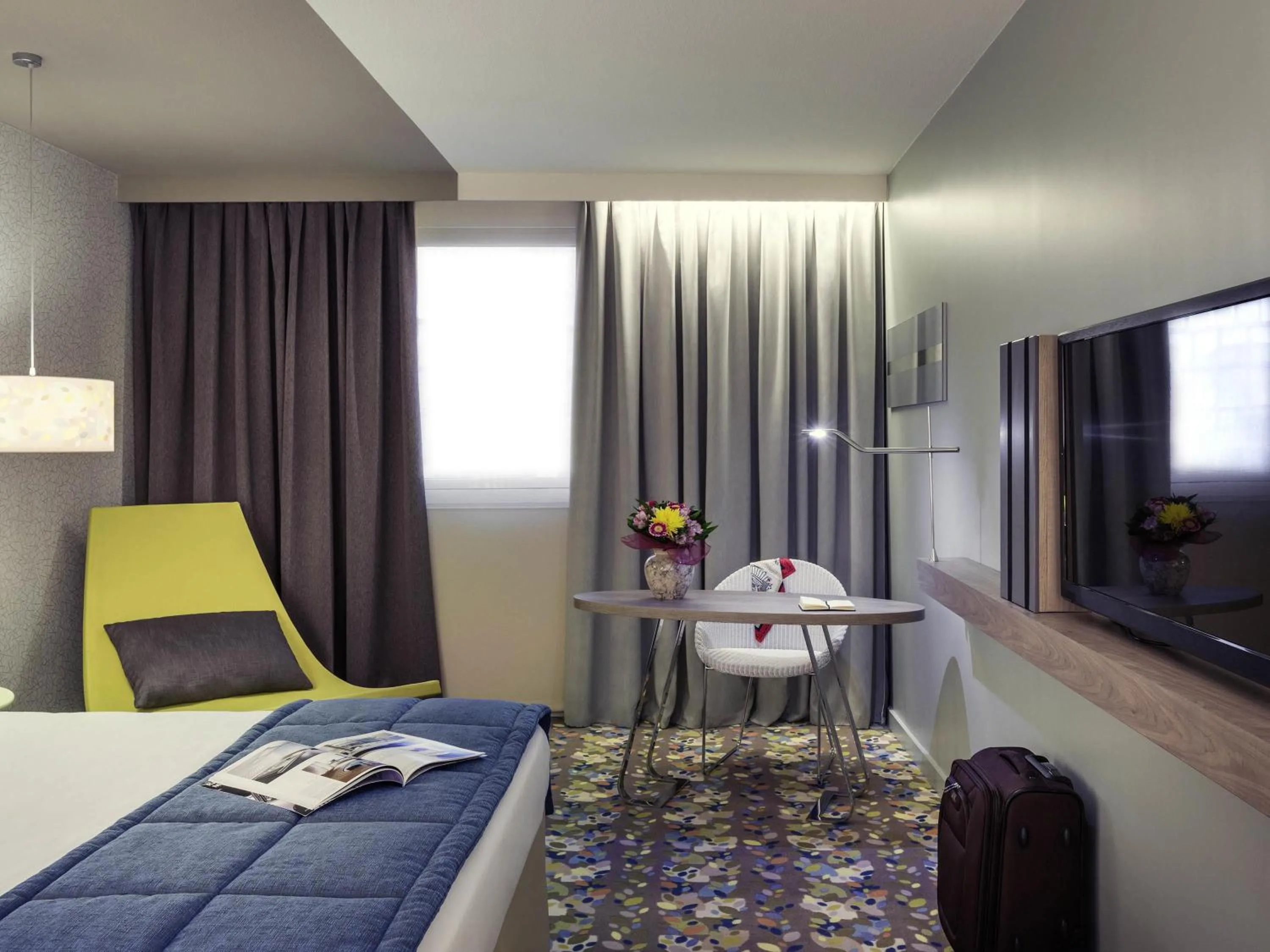 Bedroom, Bed in Mercure Paris Val de Fontenay