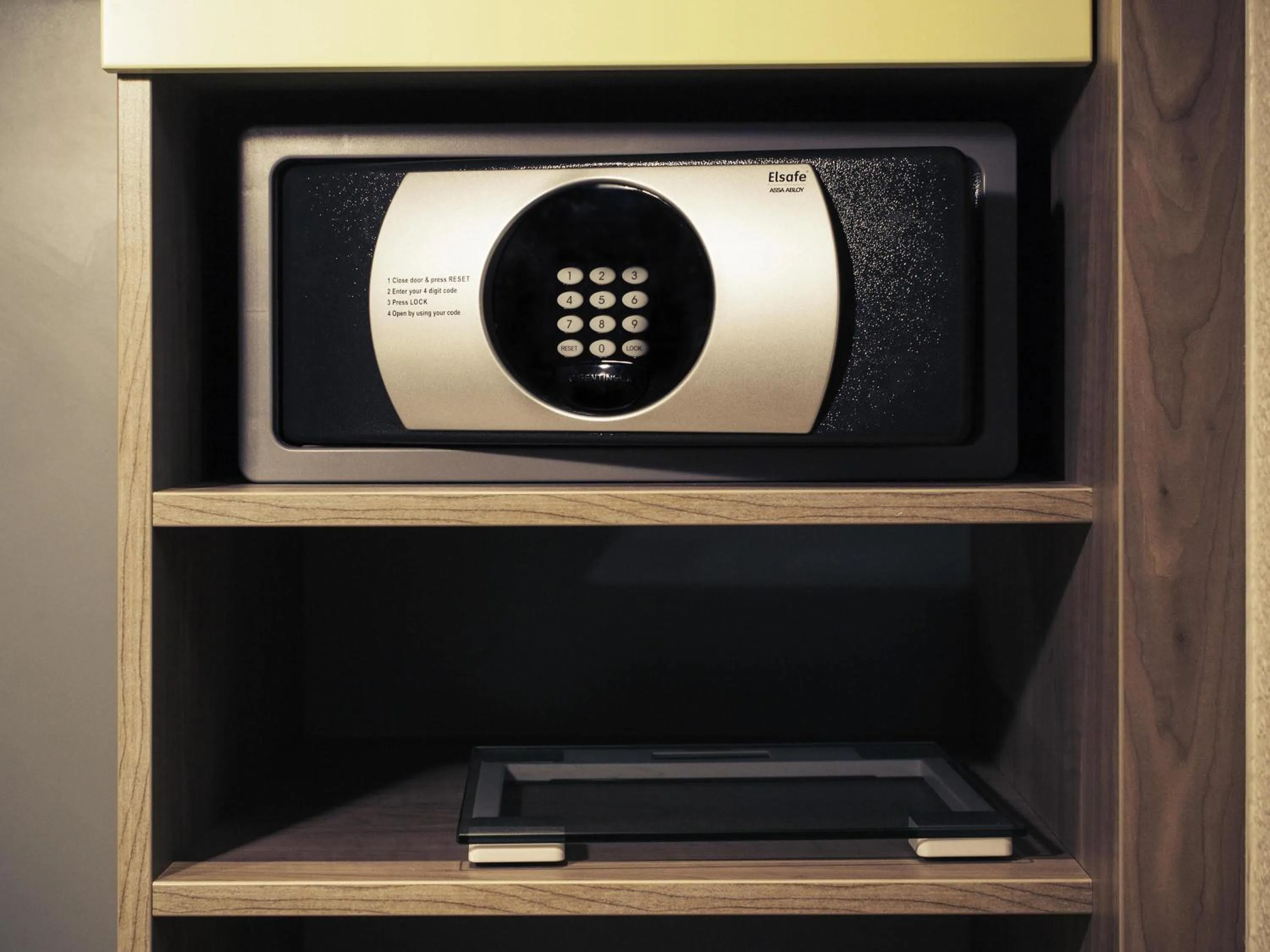 Bedroom in Mercure Paris Val de Fontenay