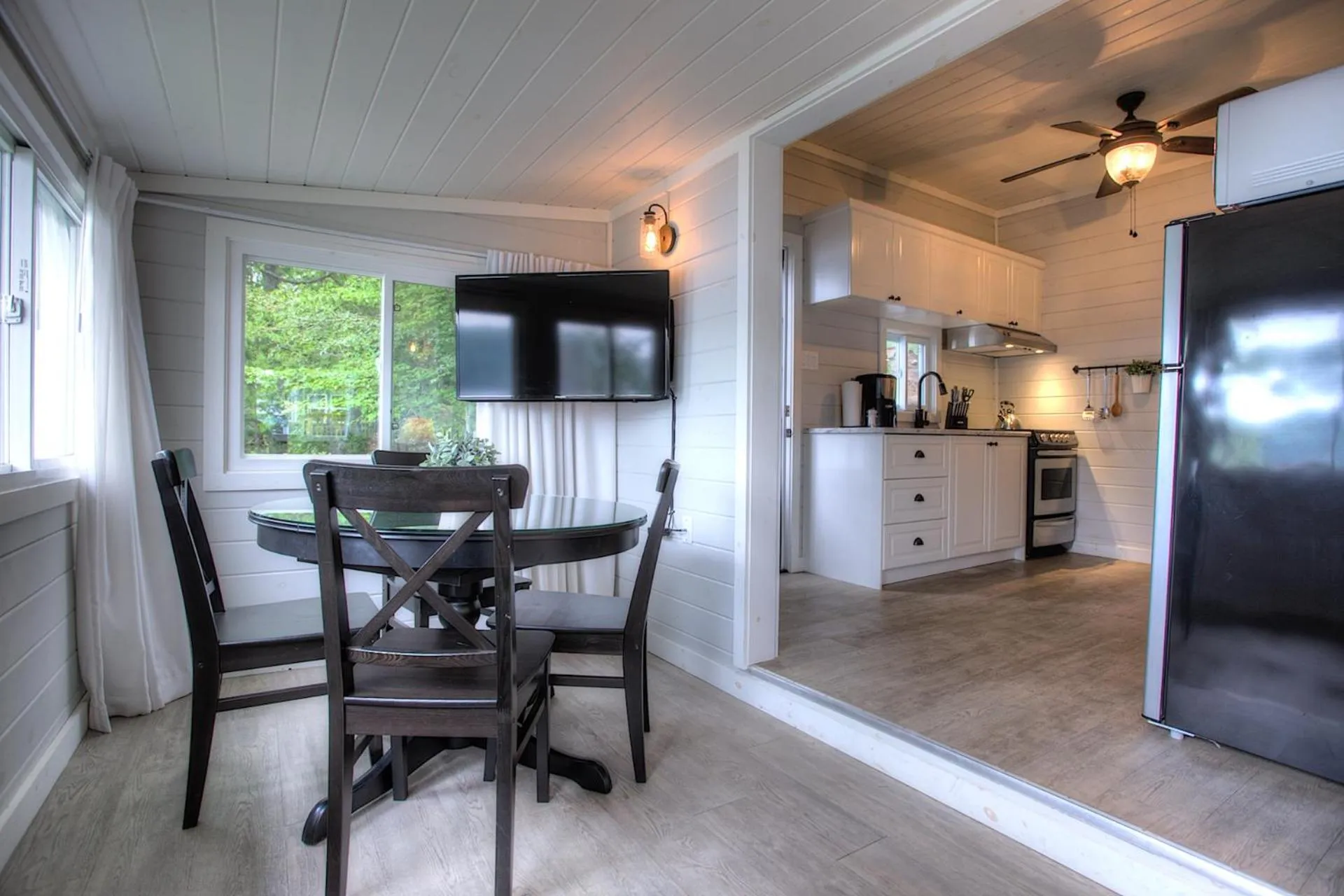 Kitchen or kitchenette in Somerset Lakeside Resort