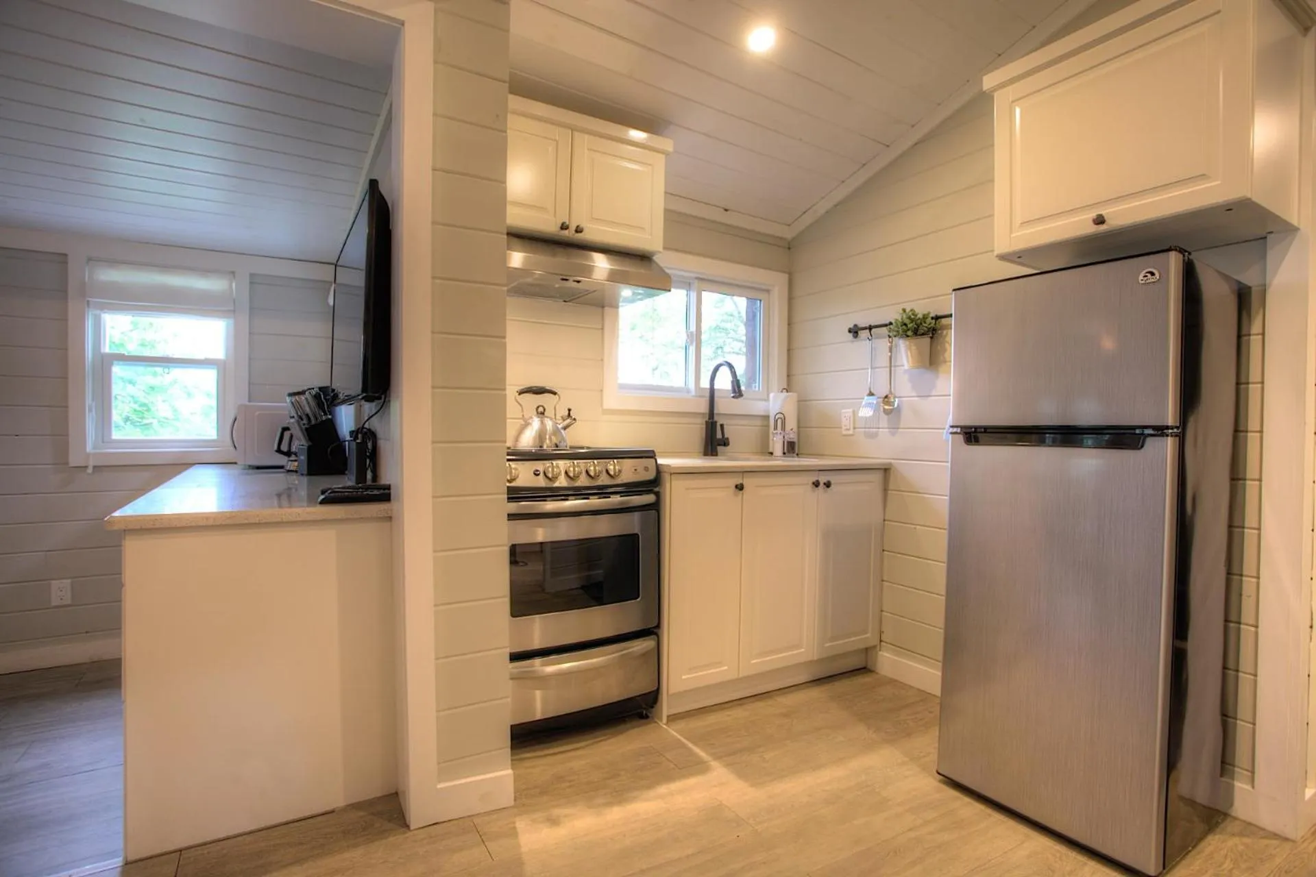 Kitchen or kitchenette in Somerset Lakeside Resort