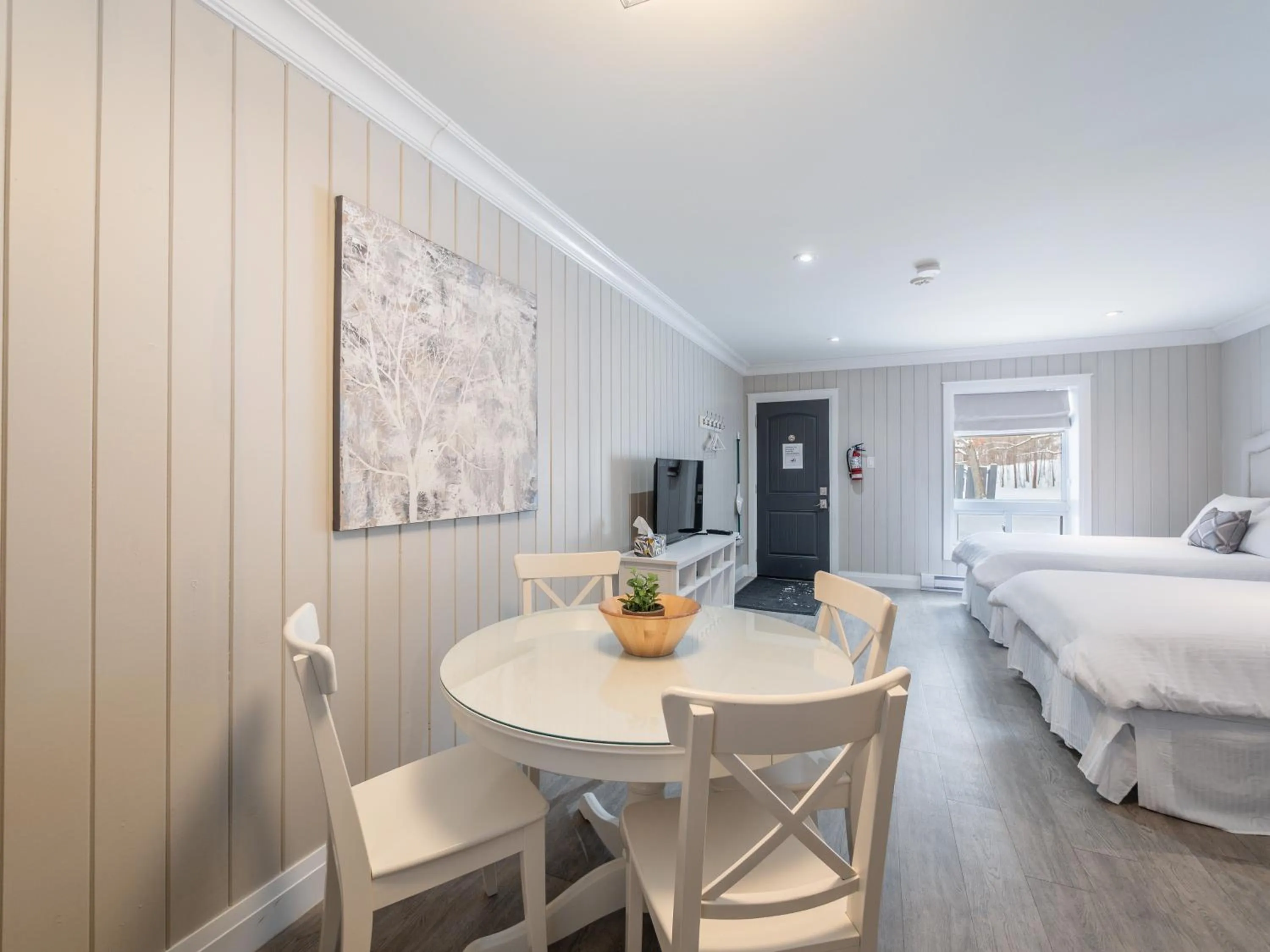 Dining area in Somerset Lakeside Resort