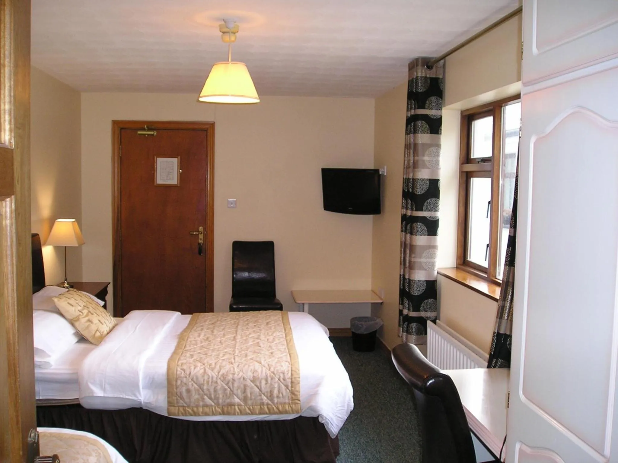 Photo of the whole room, Bed in Mountain View Guesthouse