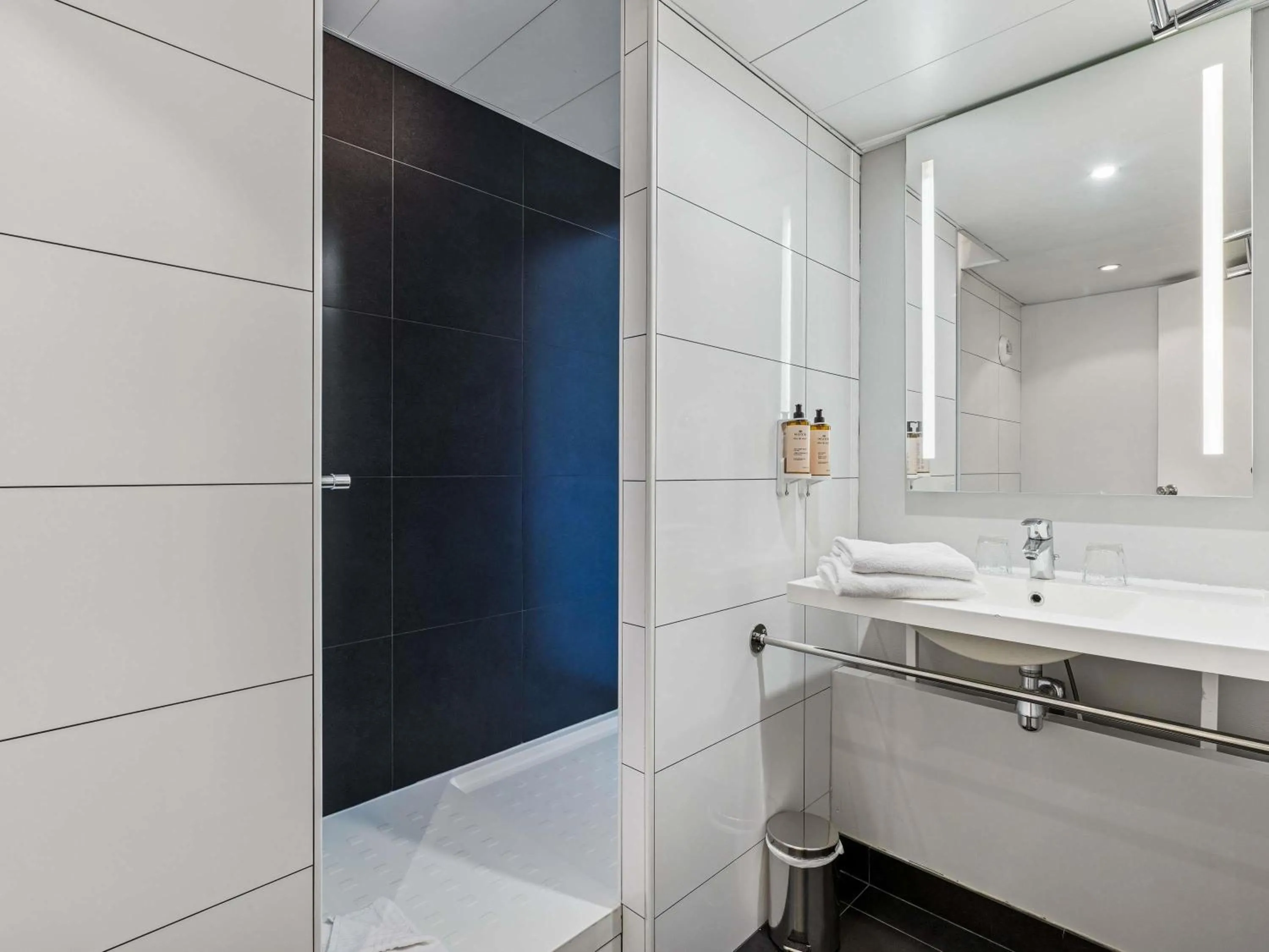 Bedroom in Mercure Paris Porte d'Orleans