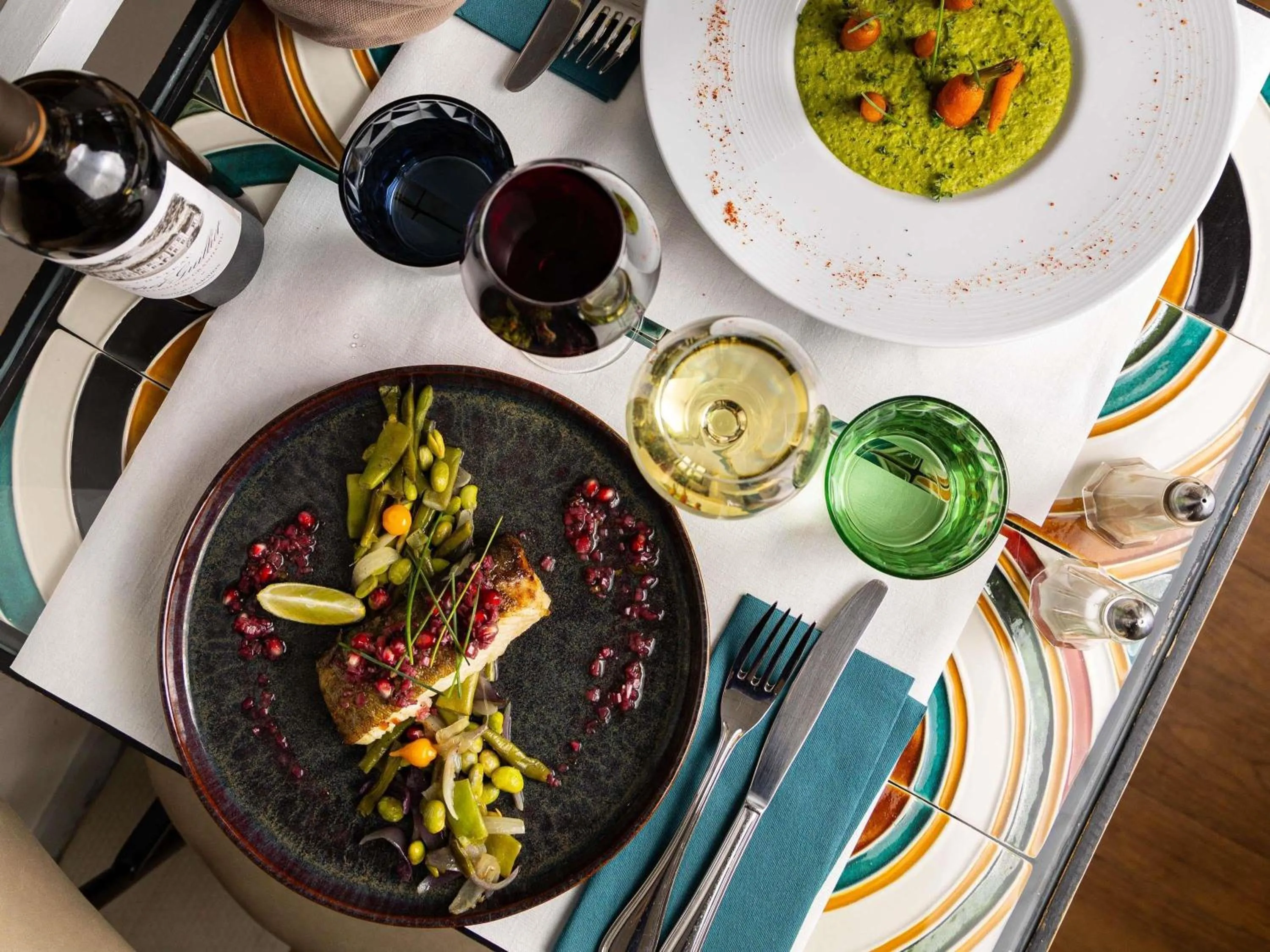 Restaurant/places to eat in Mercure Paris Porte d'Orleans