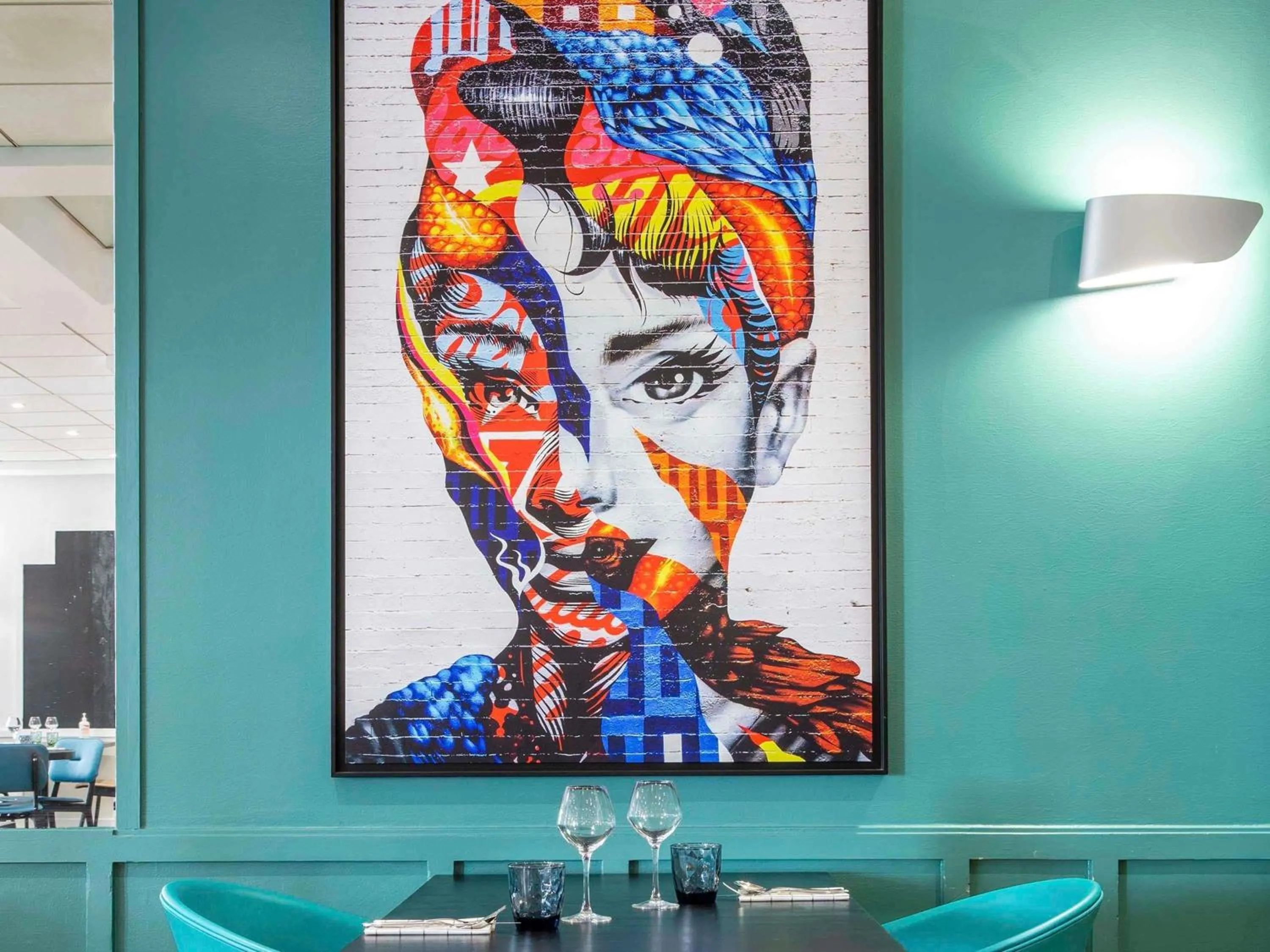 Restaurant/places to eat in Mercure Paris Porte d'Orleans