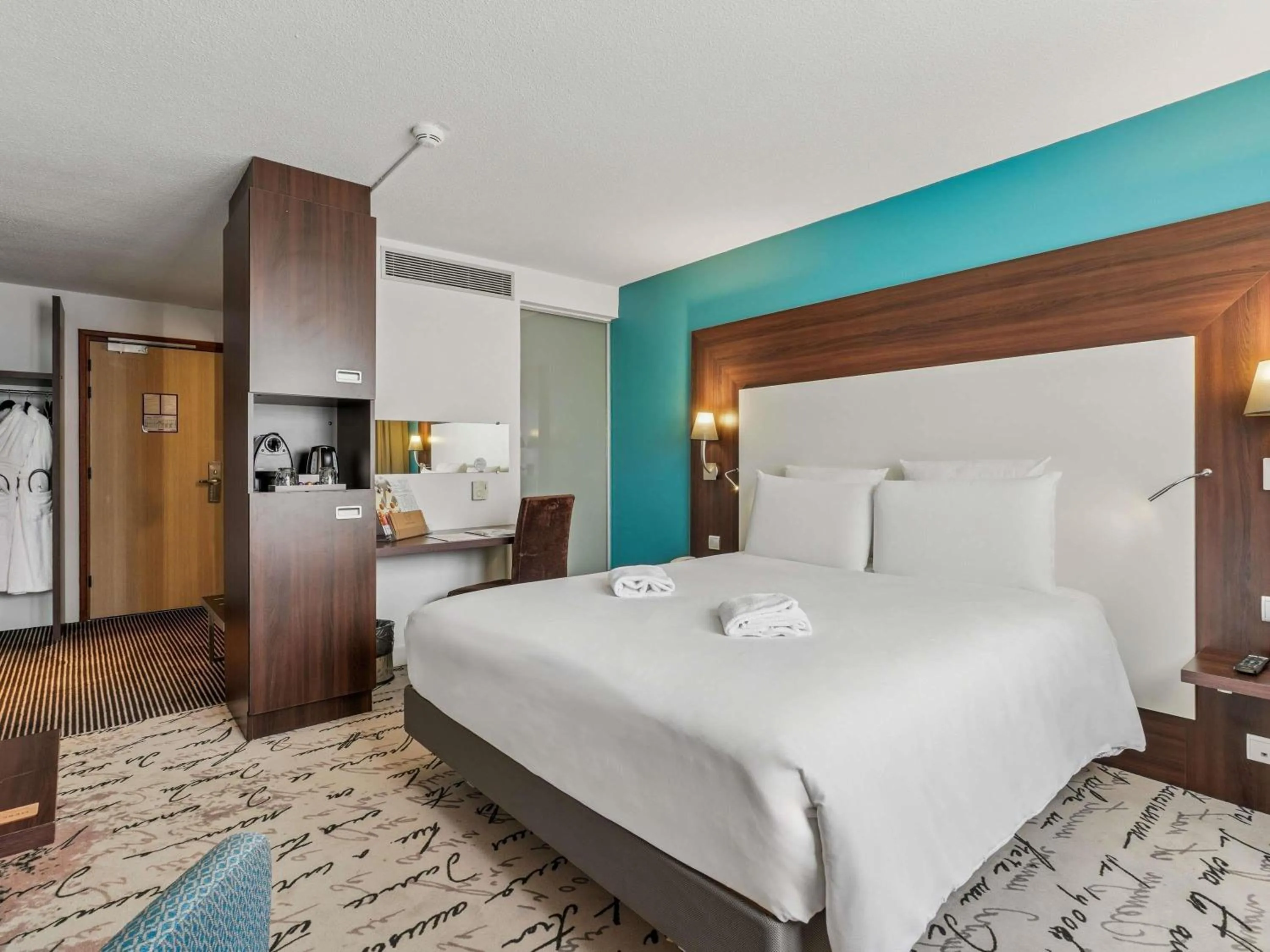 Bedroom, Bed in Mercure Paris Porte d'Orleans