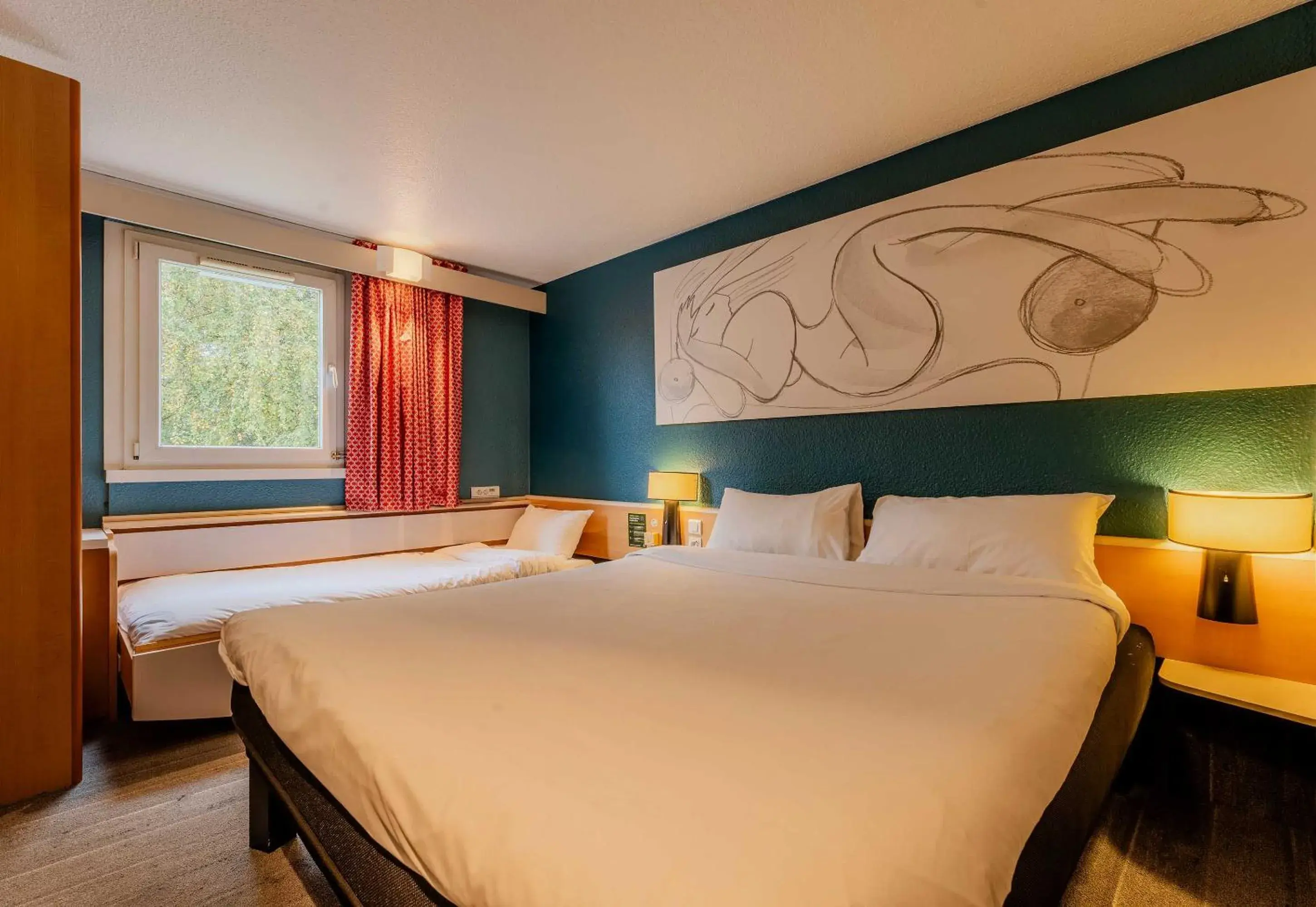 Triple Room in B&B HOTEL Lille Villeneuve d'Ascq Hôtel de Ville Triple Room in B&B HOTEL Lille Villeneuve d'Ascq Hôtel de Ville