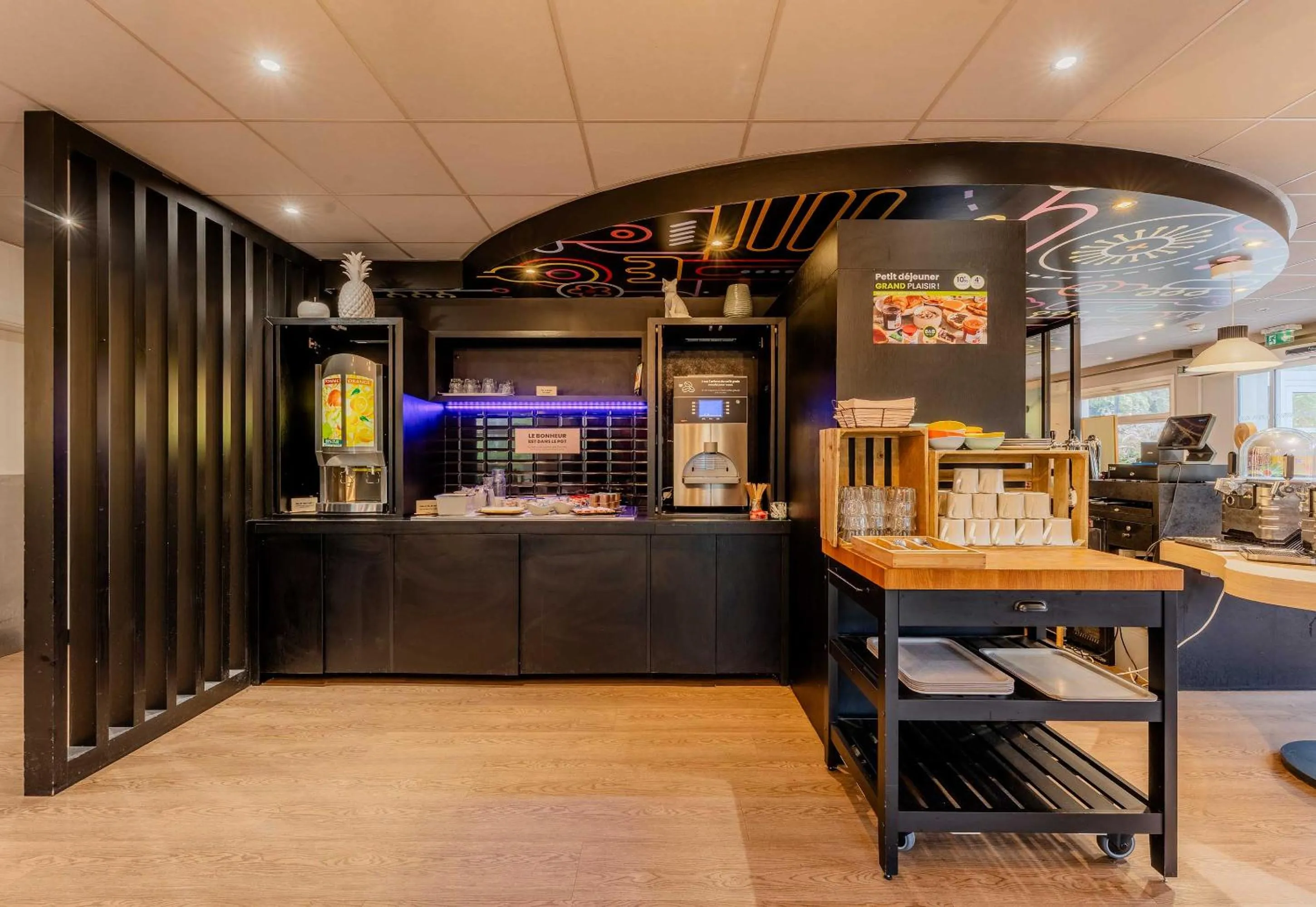 Buffet breakfast in B&B HOTEL Lille Villeneuve d'Ascq Grand Stade