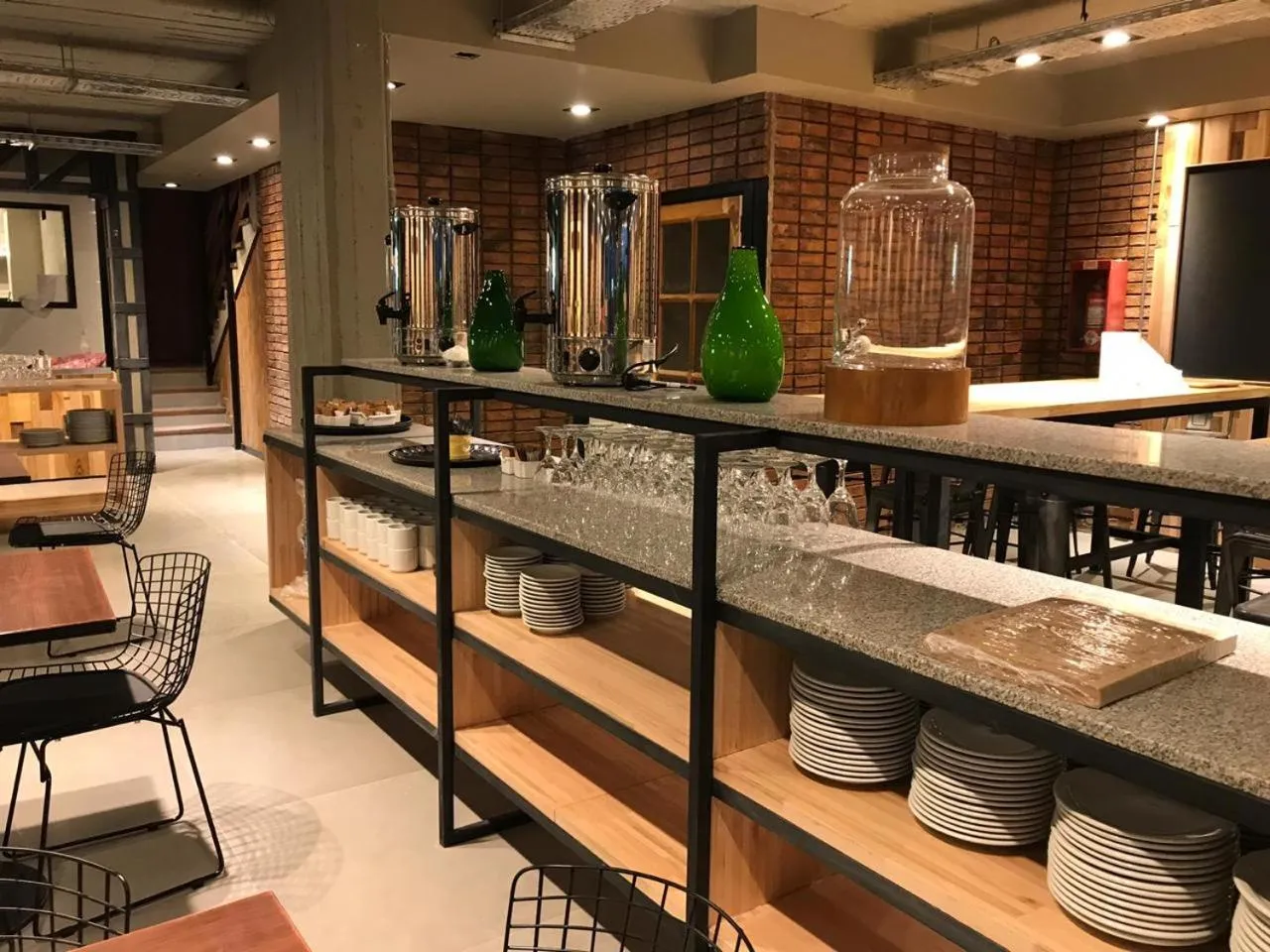 Restaurant/places to eat in Hotel Eco Max