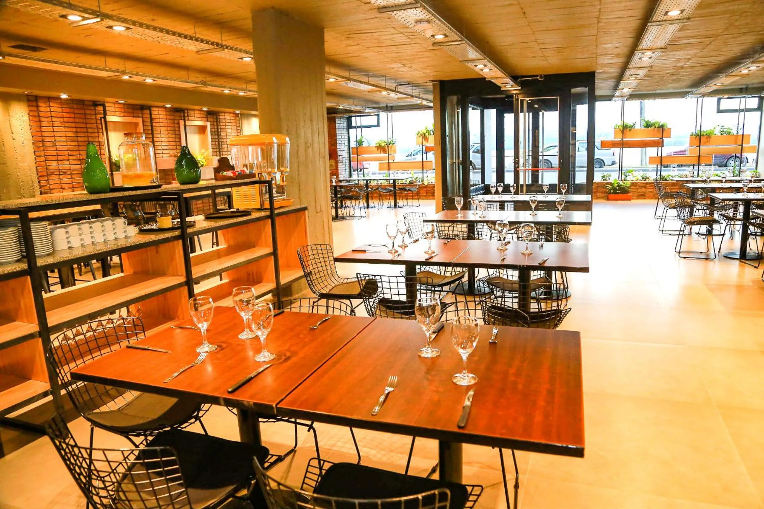 Restaurant/places to eat in Hotel Eco Max