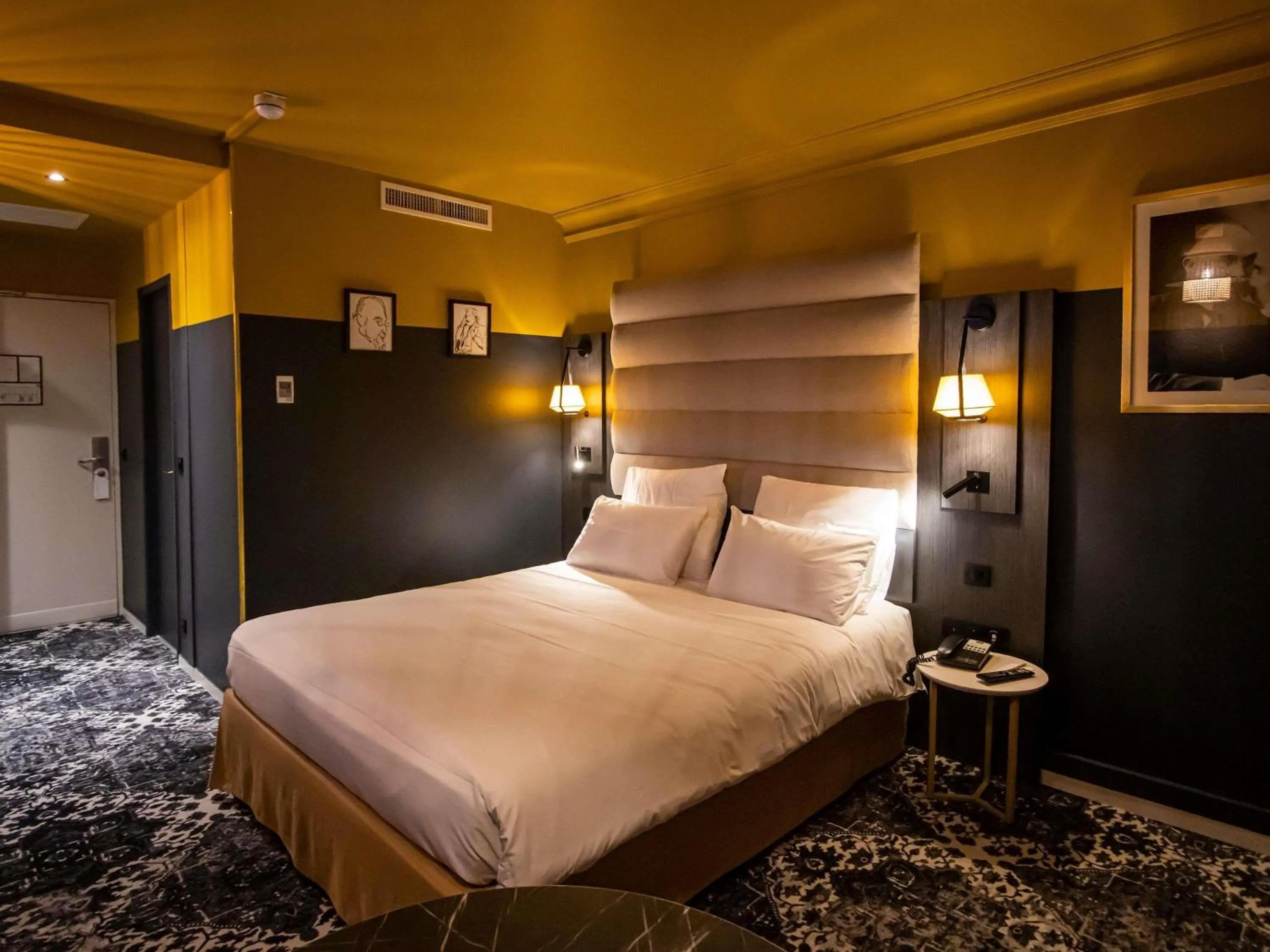 Bedroom, Bed in Mercure Honfleur