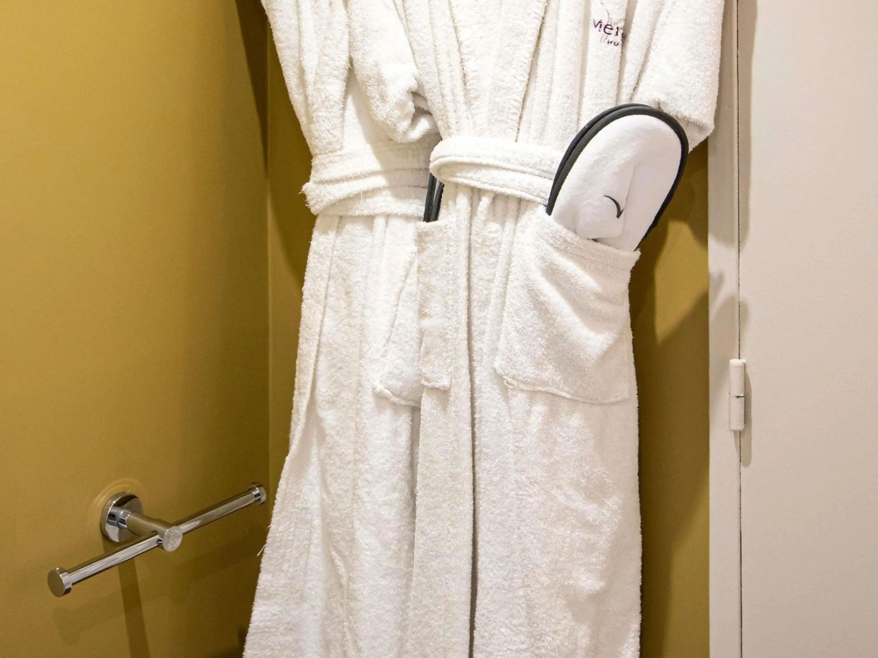 Bedroom in Mercure Honfleur