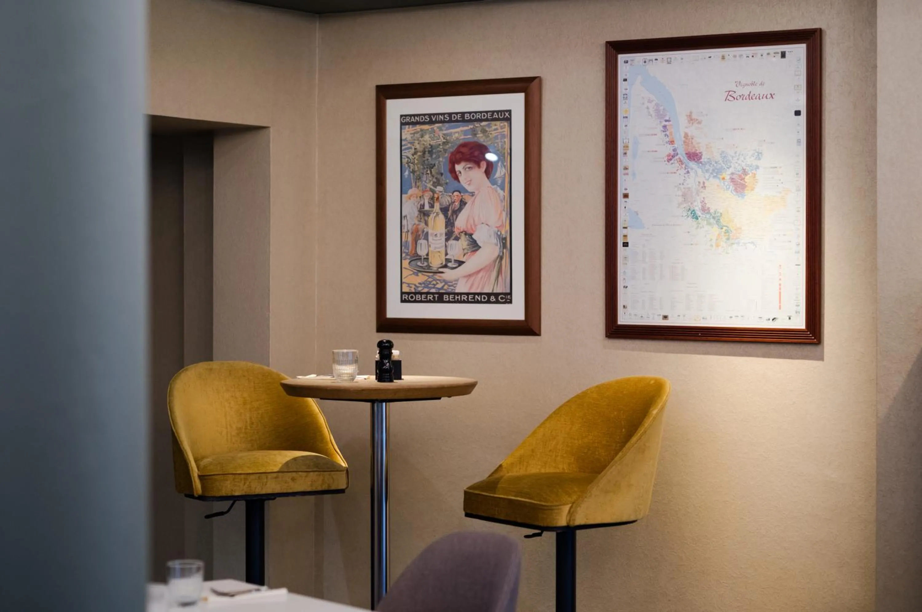 Living room in Novotel Bayeux