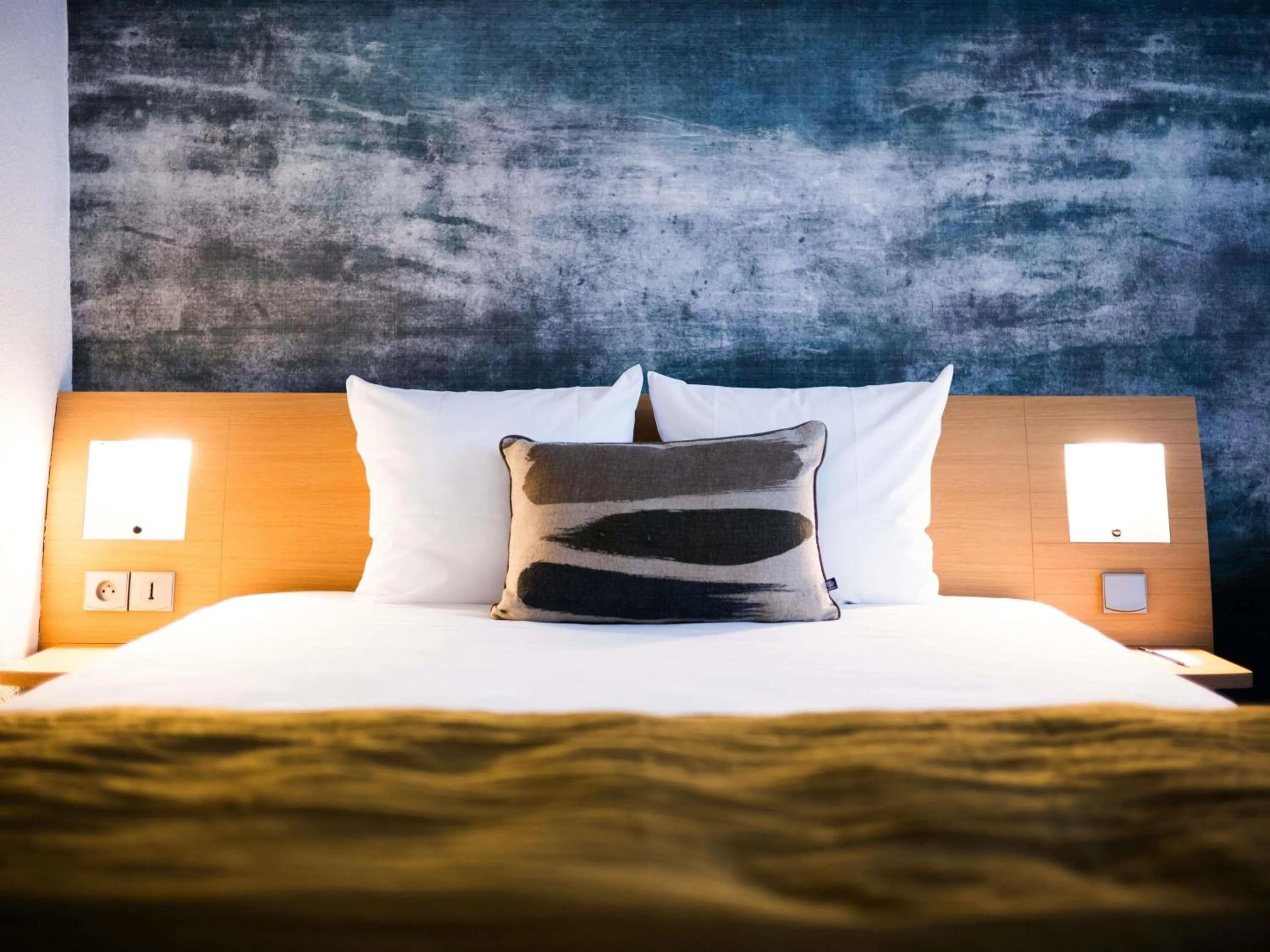 Bedroom, Bed in Novotel Bayeux