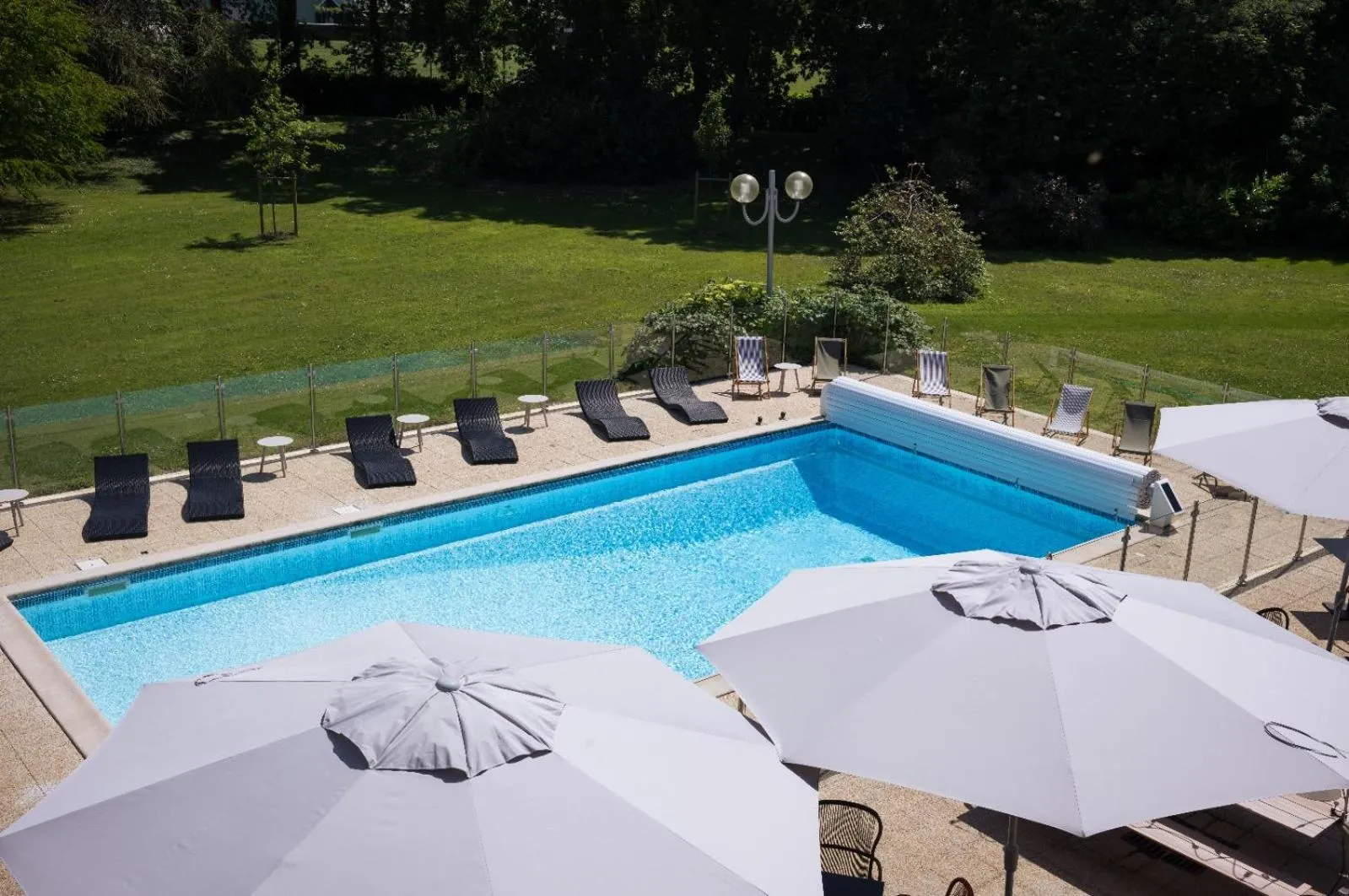 Swimming pool in Novotel Bayeux