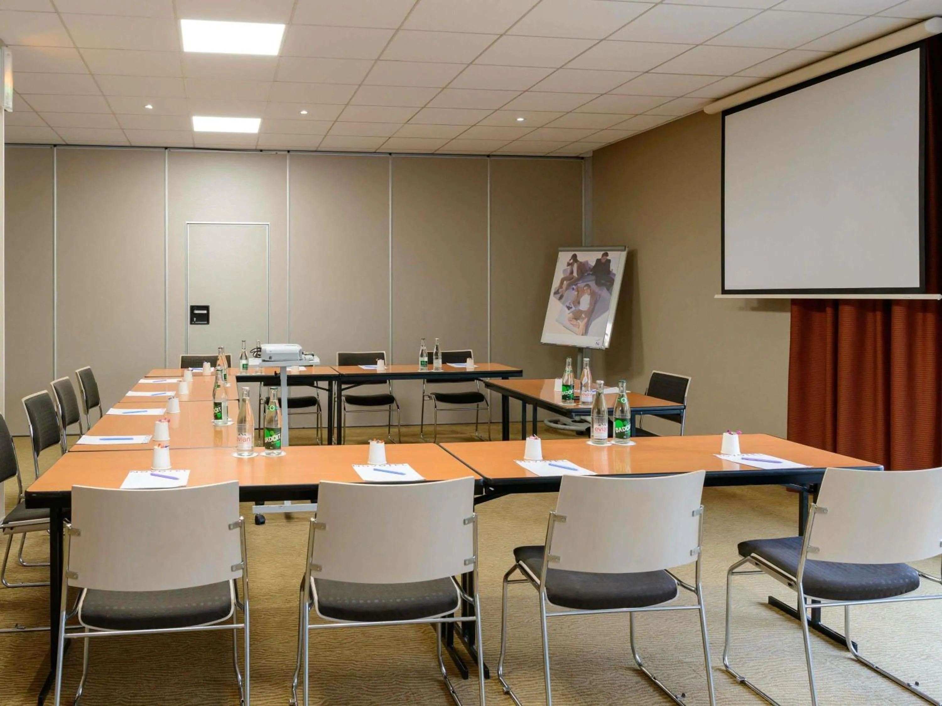 Meeting/conference room in Novotel Bayeux
