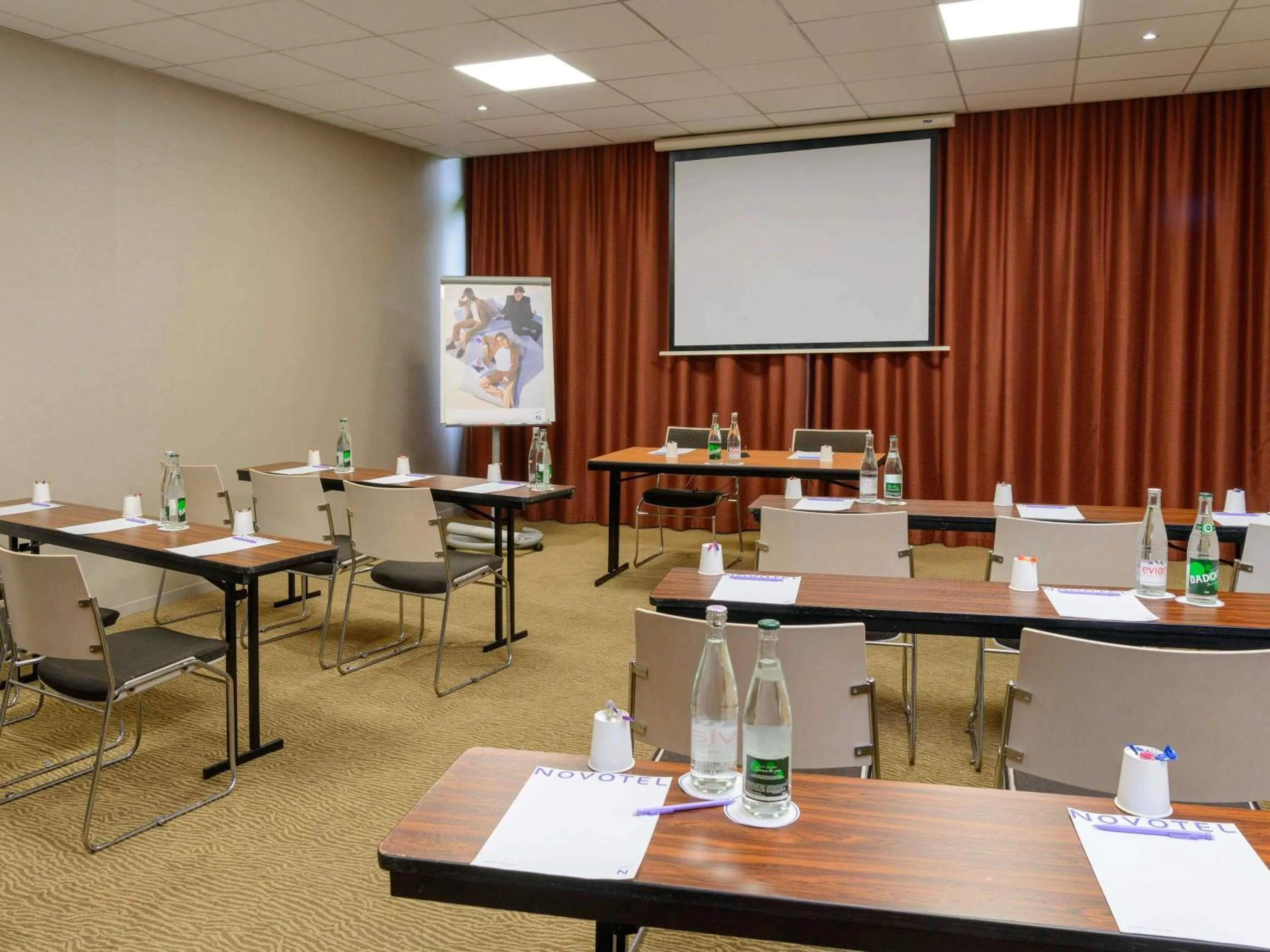 Meeting/conference room in Novotel Bayeux