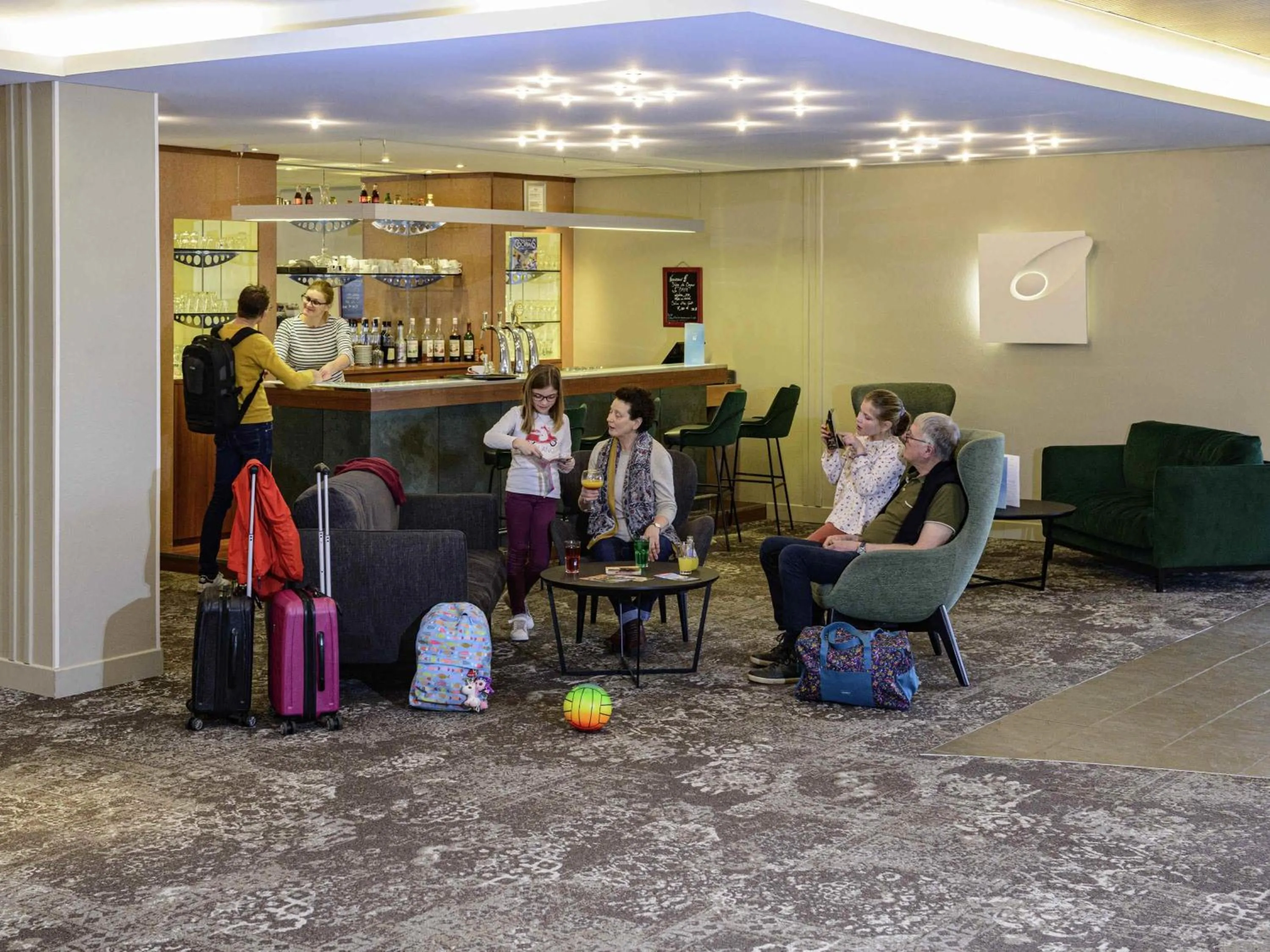 Lounge or bar in Novotel Bayeux