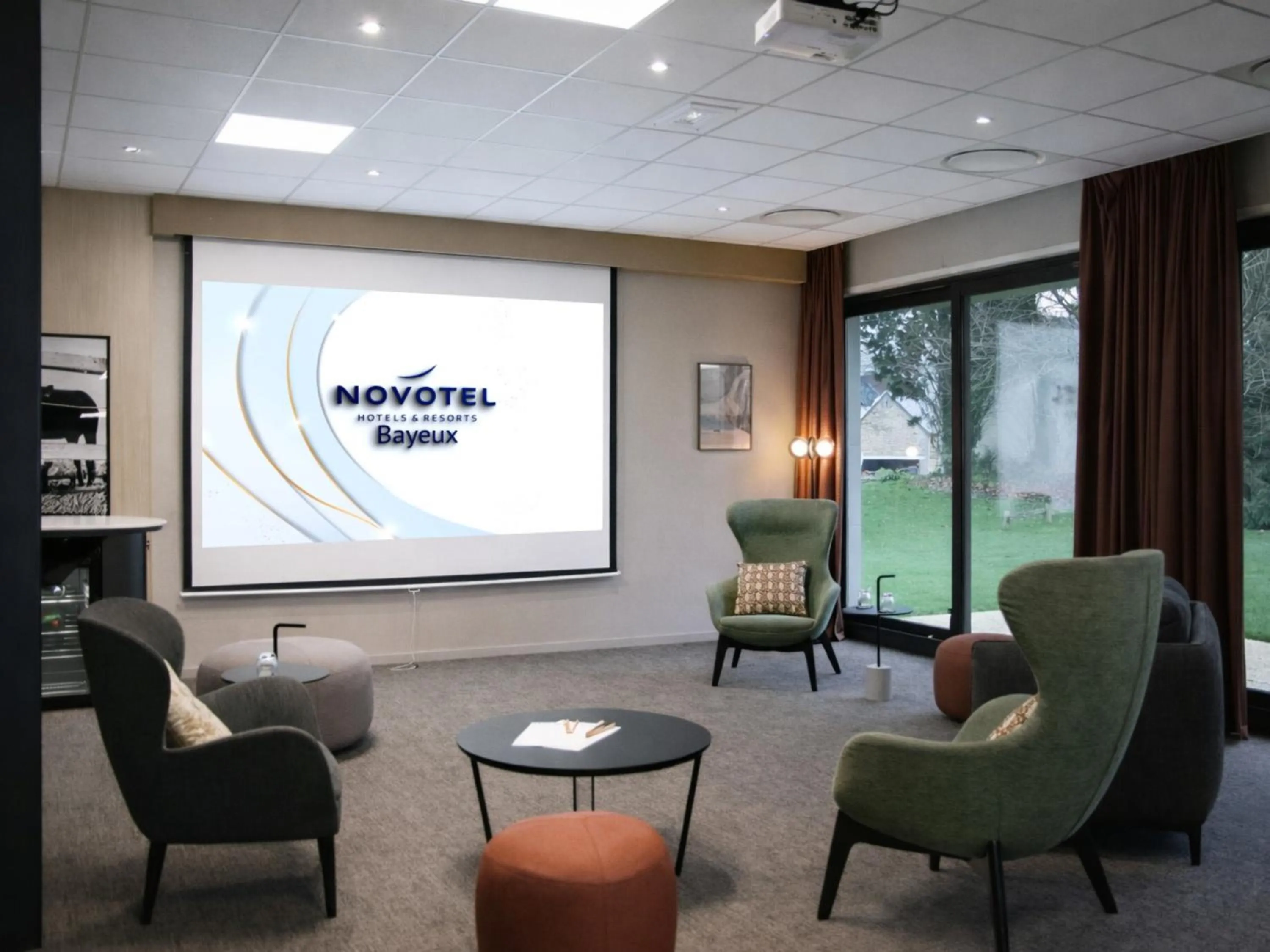 Seating area in Novotel Bayeux