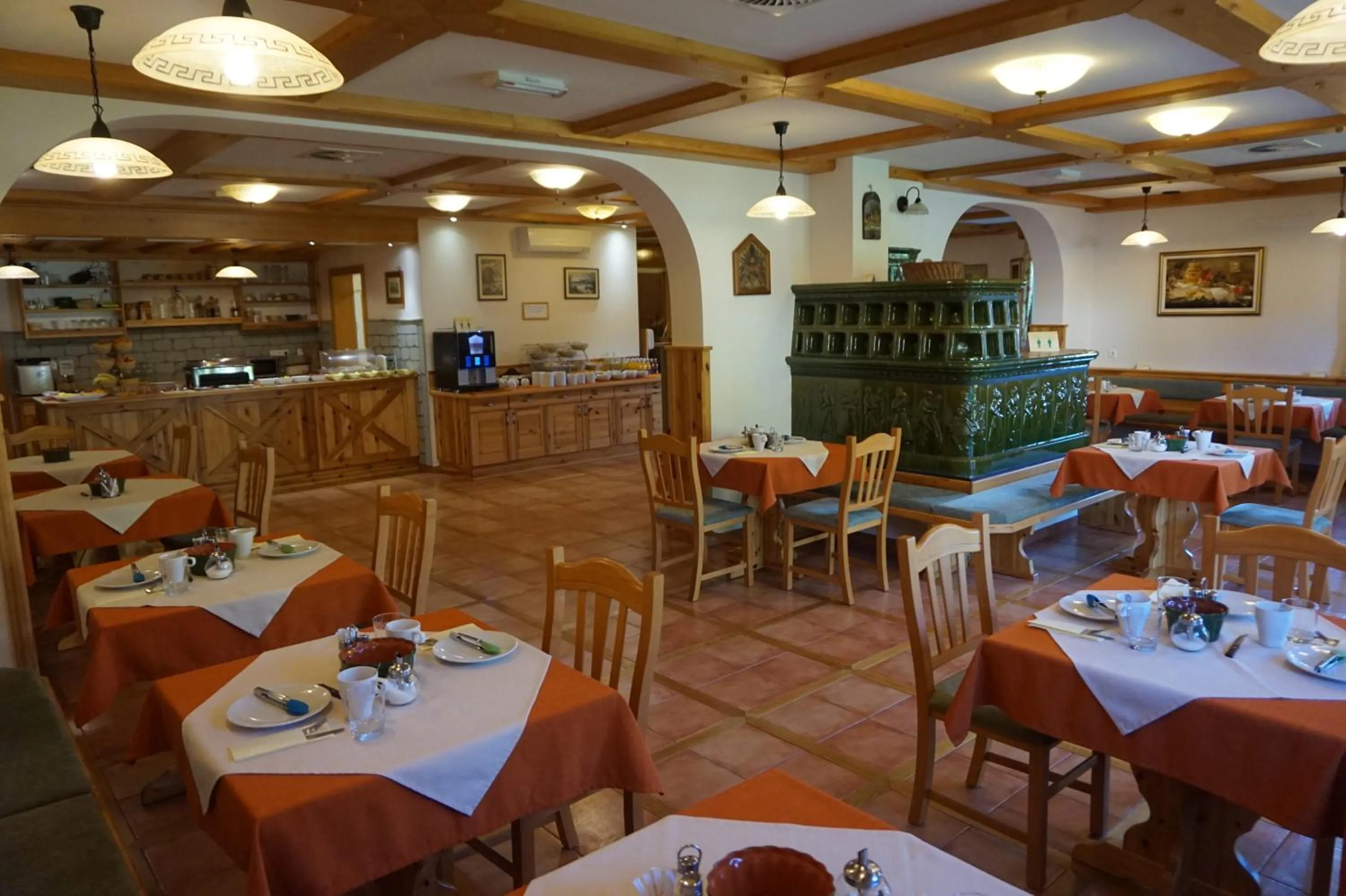Restaurant/places to eat in Penzion Kaps