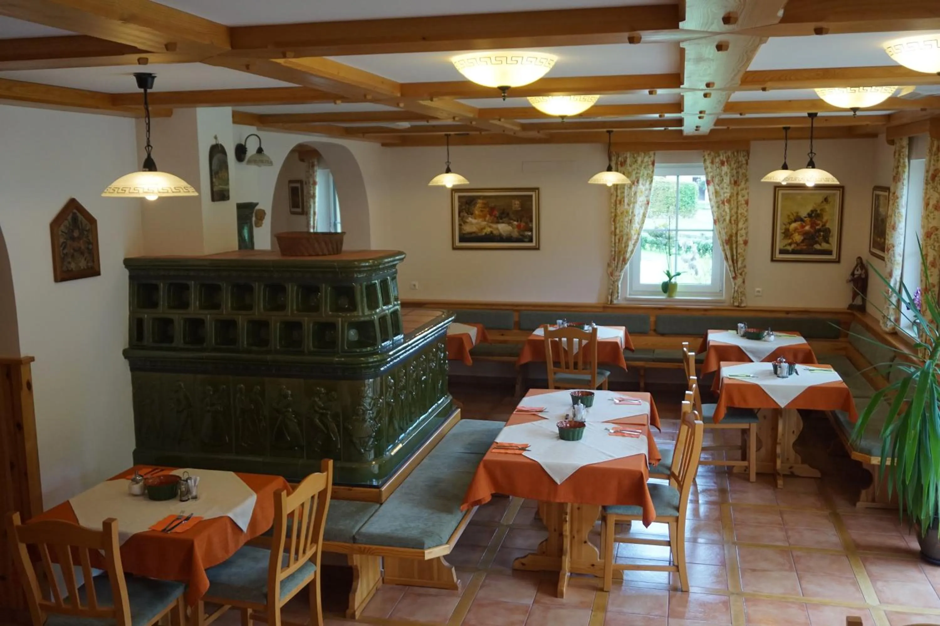 Restaurant/places to eat in Penzion Kaps