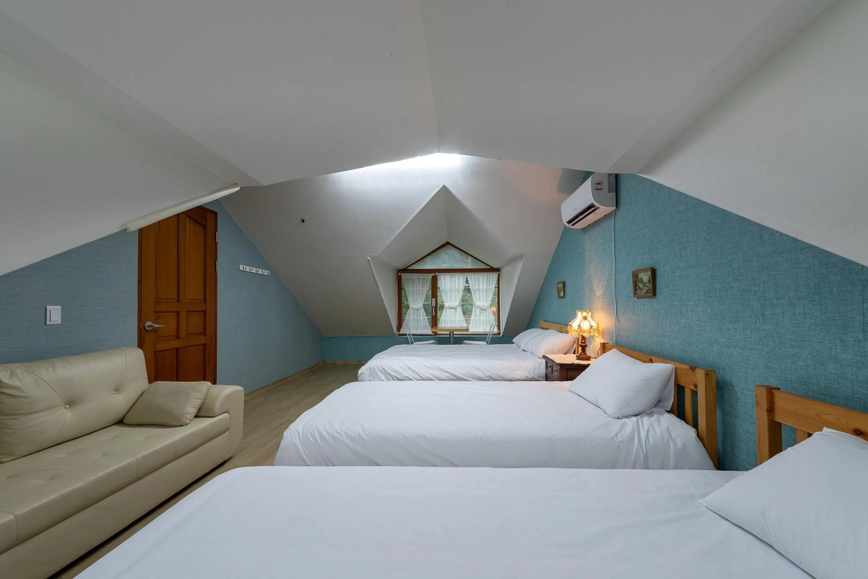 Bed in The Hyu Largo