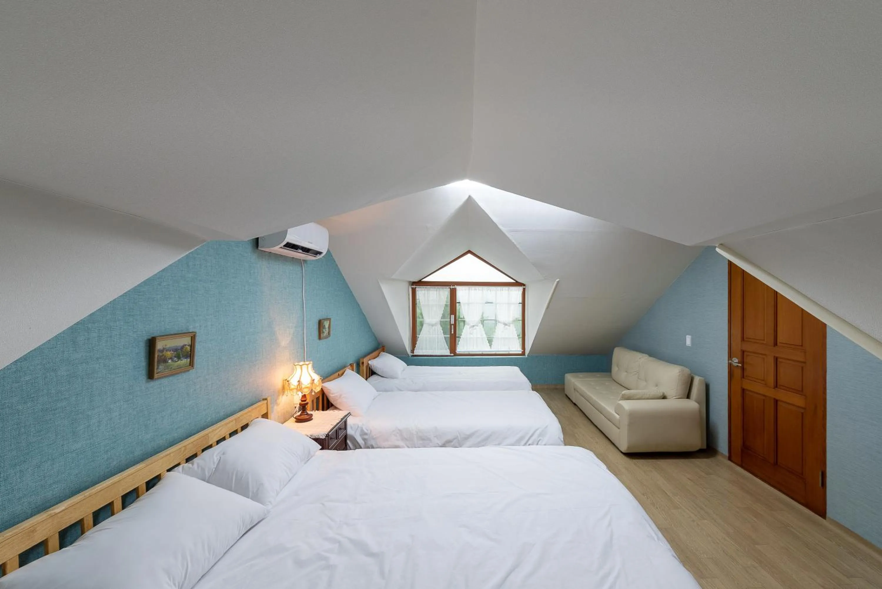 Bed in The Hyu Largo