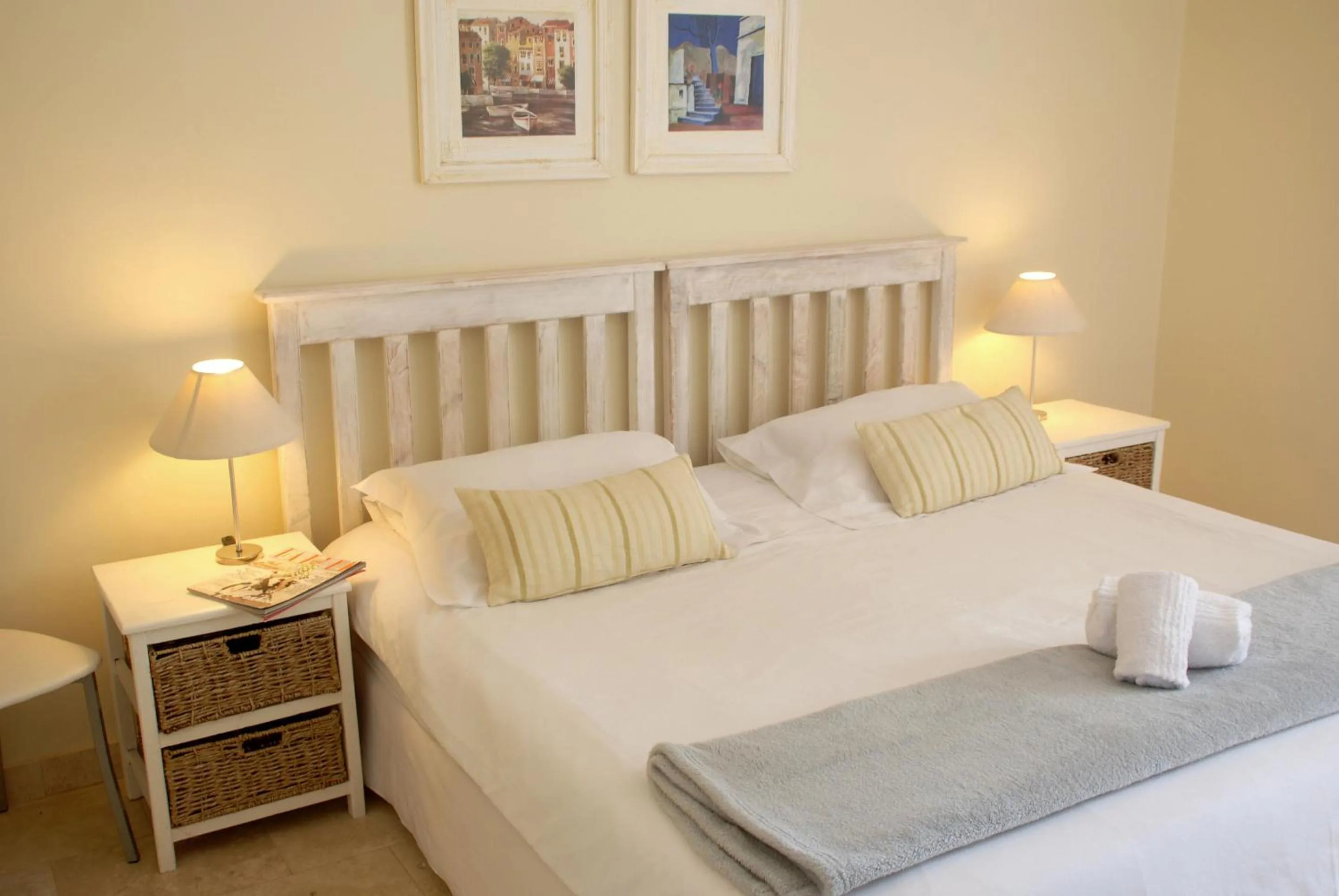 Bedroom, Bed in Mandalay Guest House Plettenberg Bay