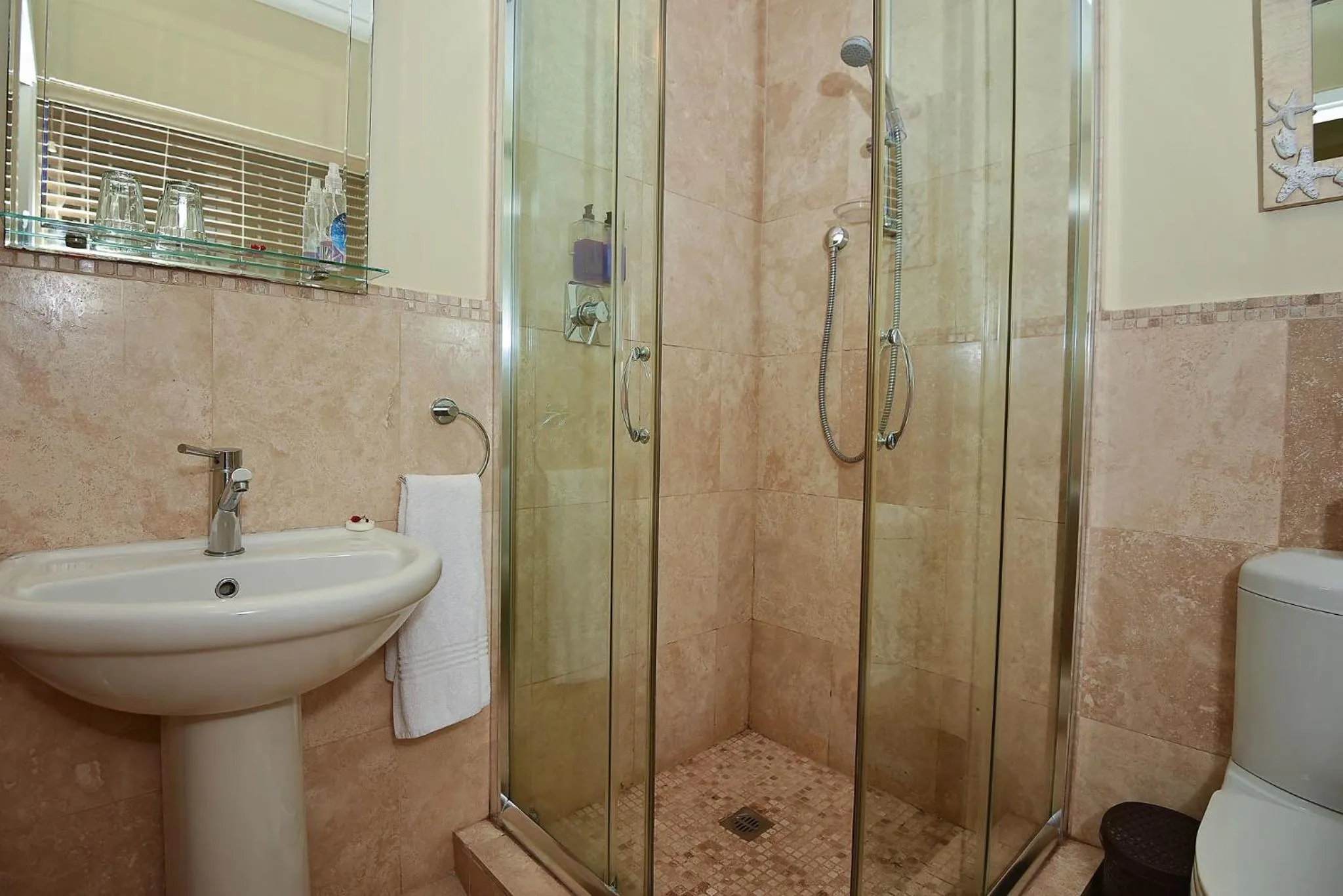 Shower in Mandalay Guest House Plettenberg Bay