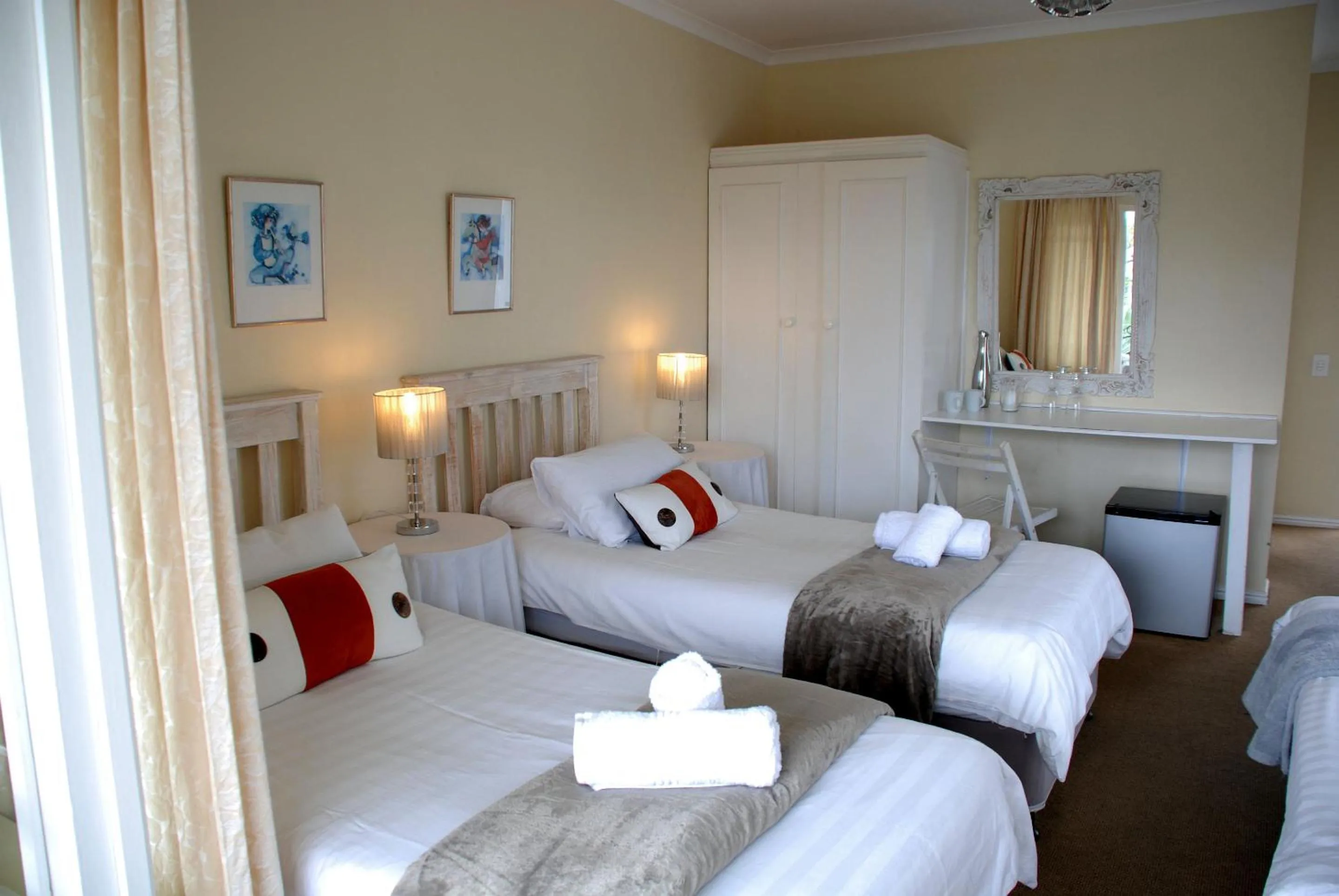 Bedroom, Bed in Mandalay Guest House Plettenberg Bay