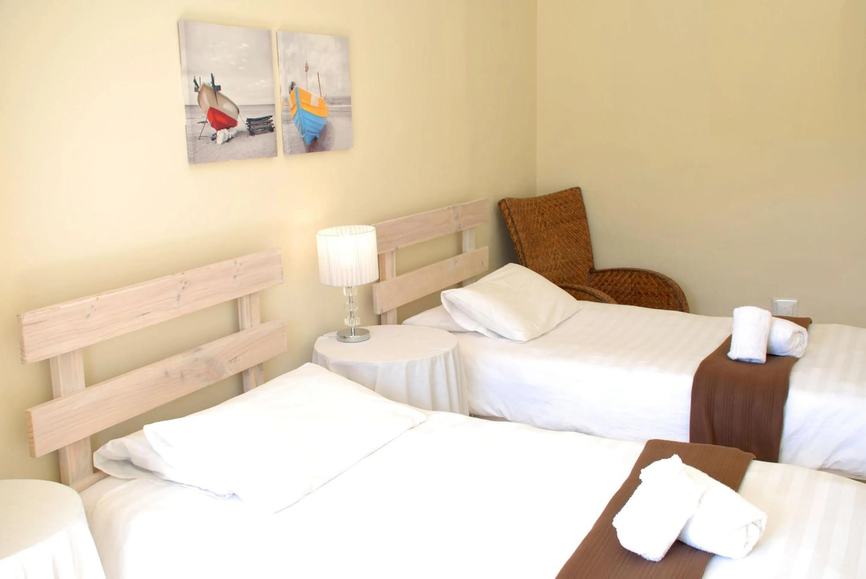 Bedroom, Bed in Mandalay Guest House Plettenberg Bay