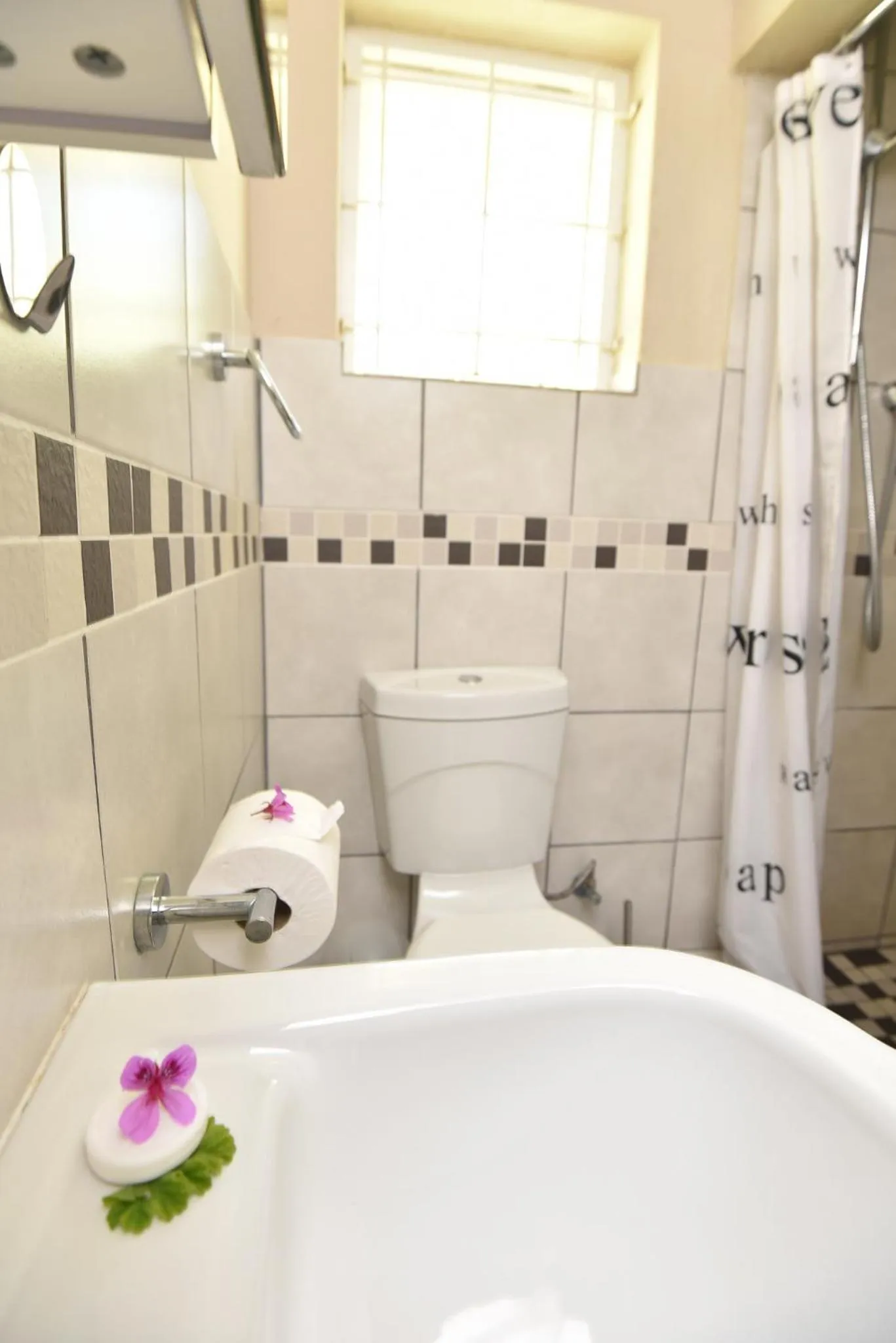 Shower in Mandalay Guest House Plettenberg Bay