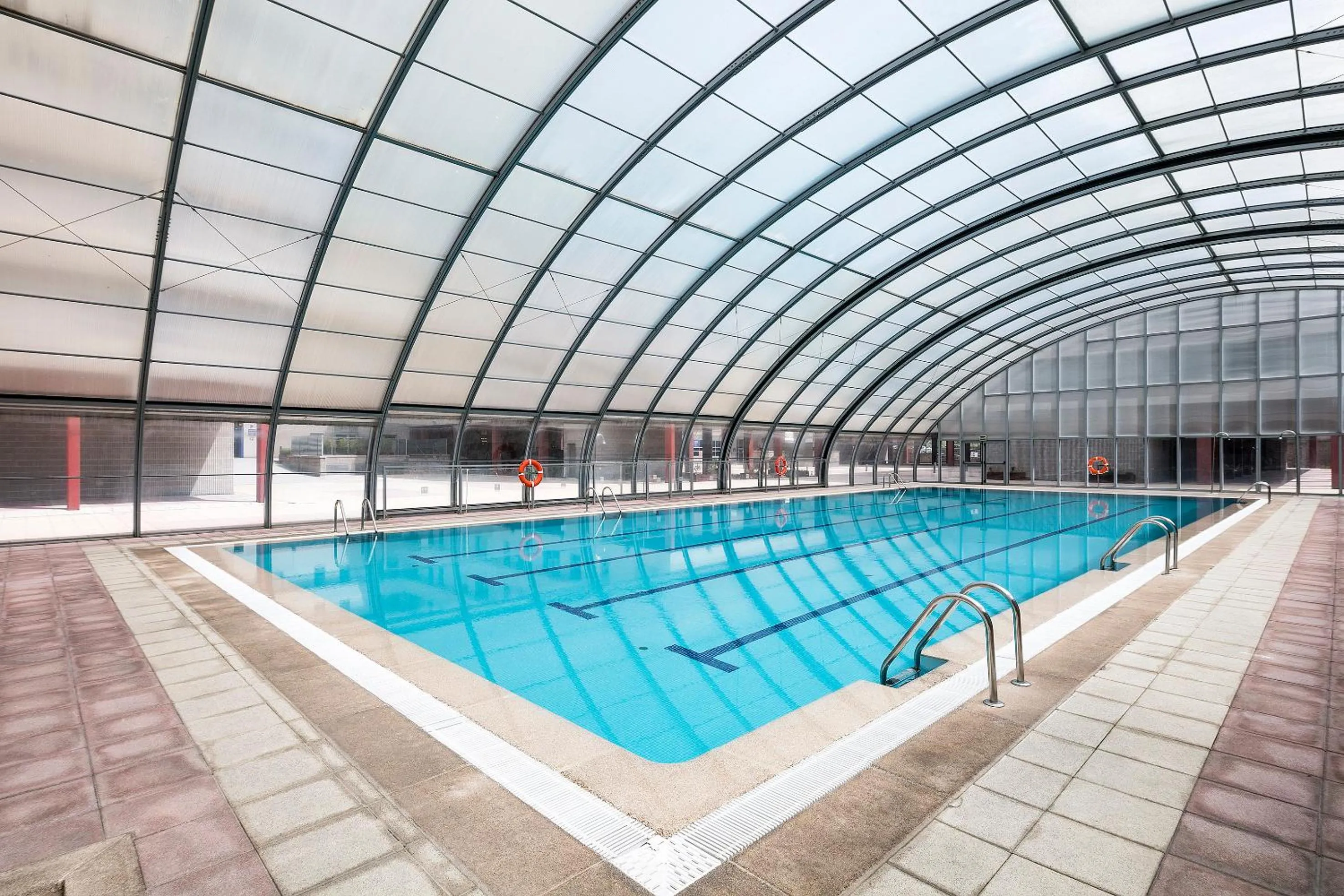 Swimming pool in Madrid Airport Suites, Affiliated by Meliá