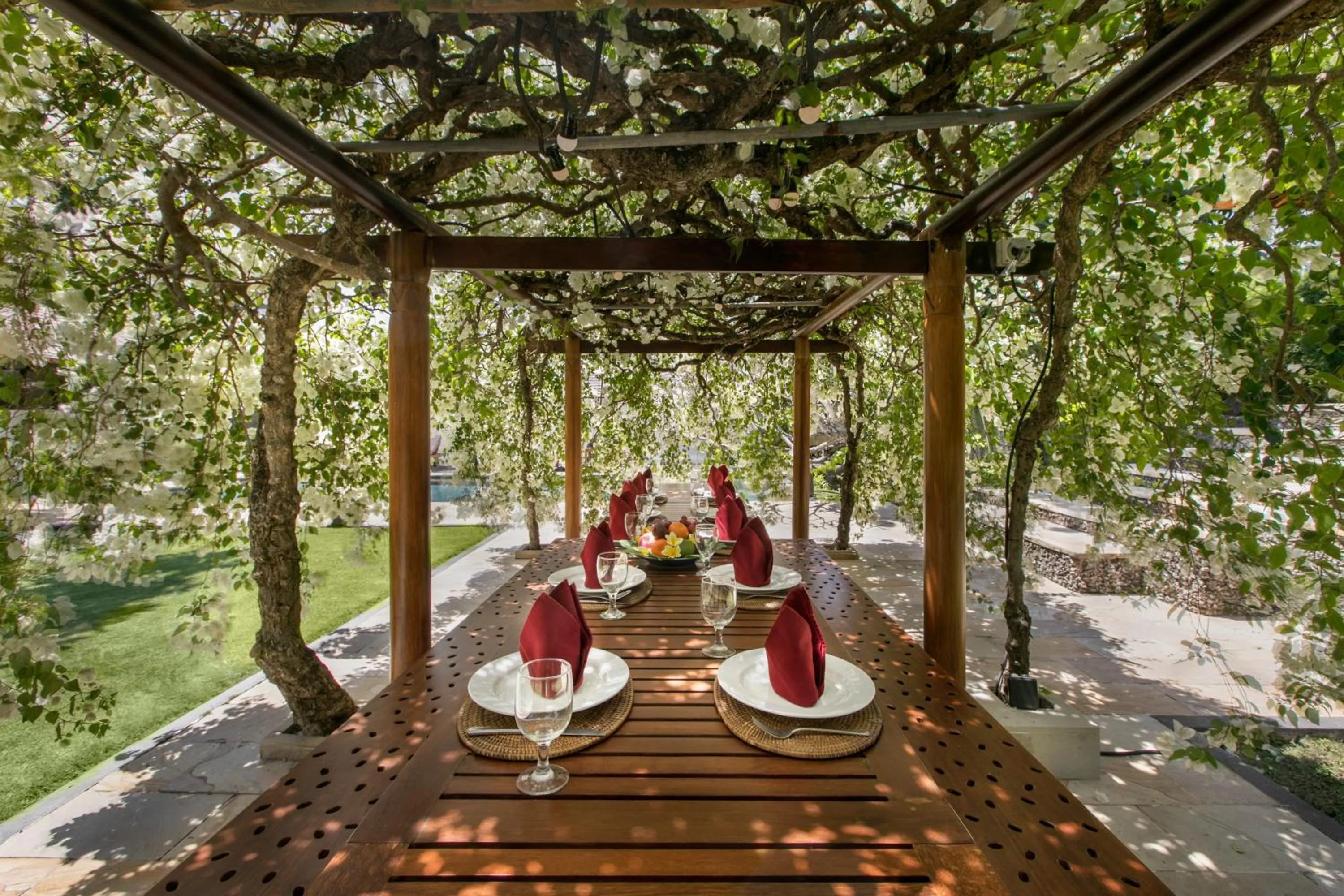 Restaurant/places to eat in Villa Wantilan Putih