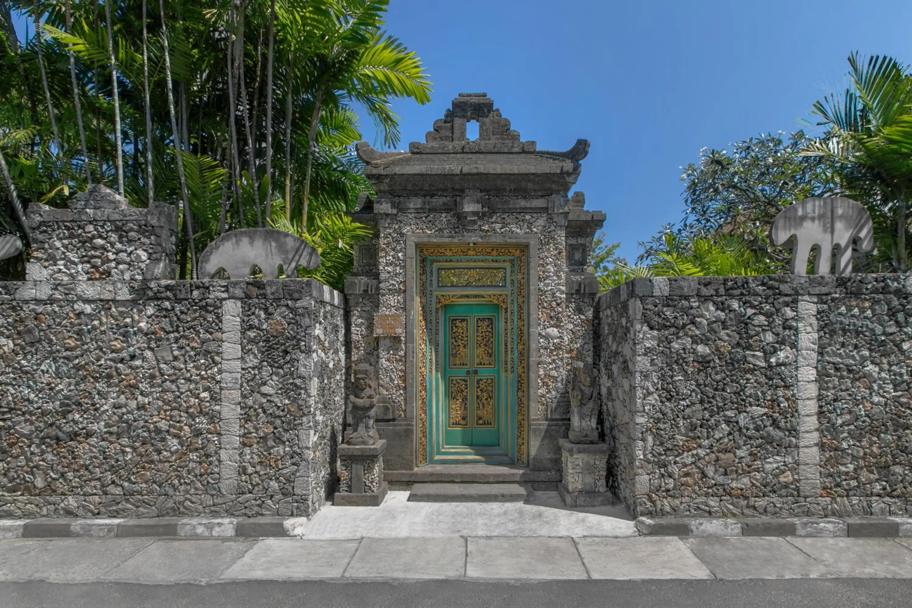 Facade/entrance in Villa Wantilan Putih