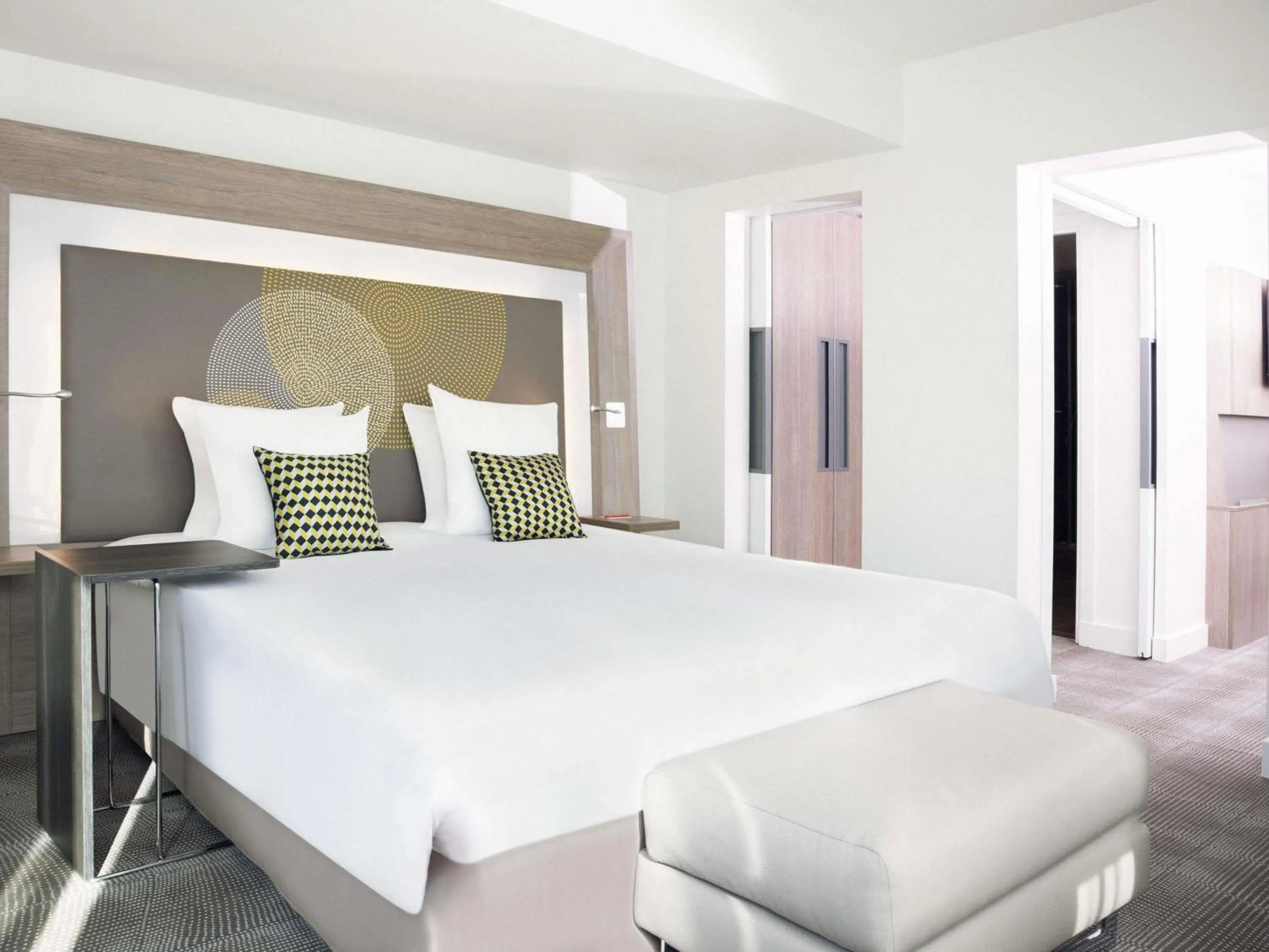 Bedroom, Bed in Novotel Paris Les Halles