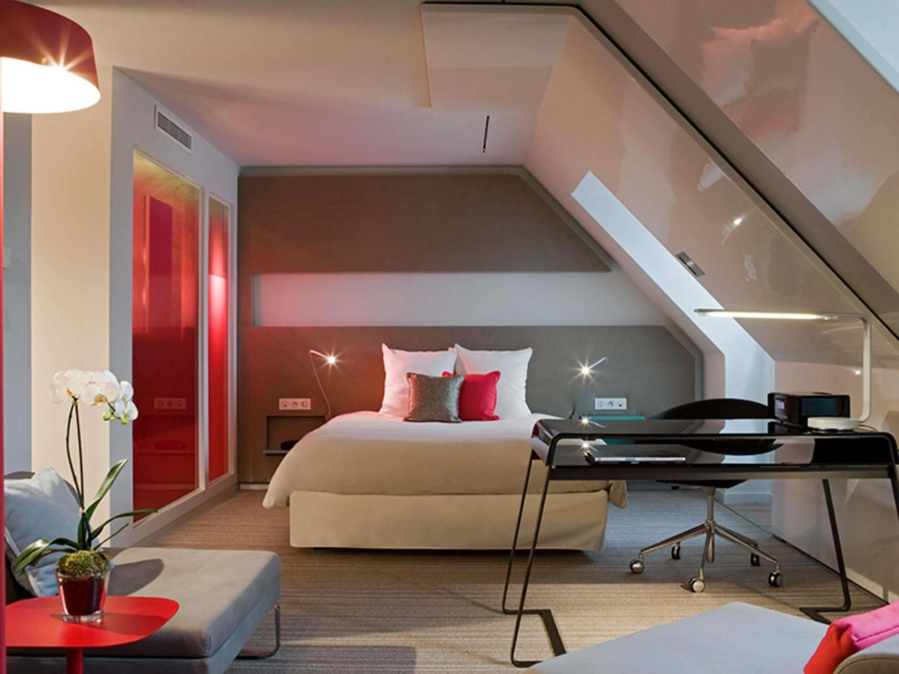 Bedroom, Bed in Novotel Paris Les Halles