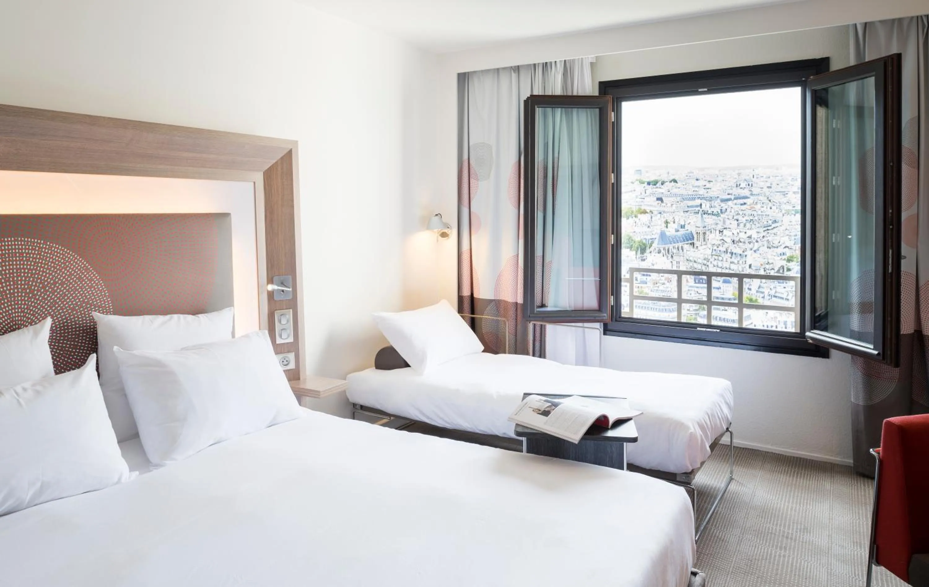 Bedroom, Bed in Novotel Paris Les Halles