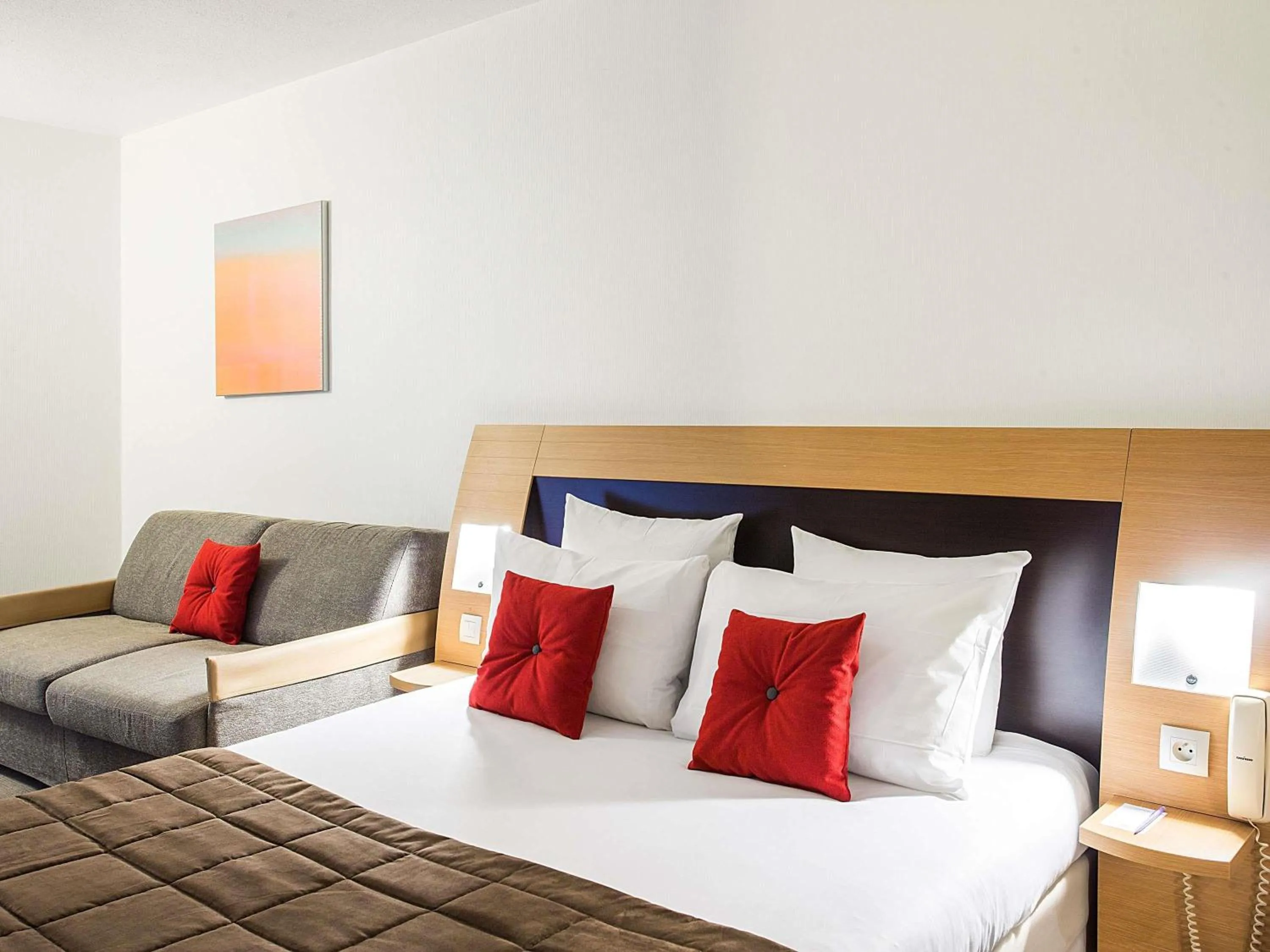 Bedroom, Bed in Novotel Paris Les Halles