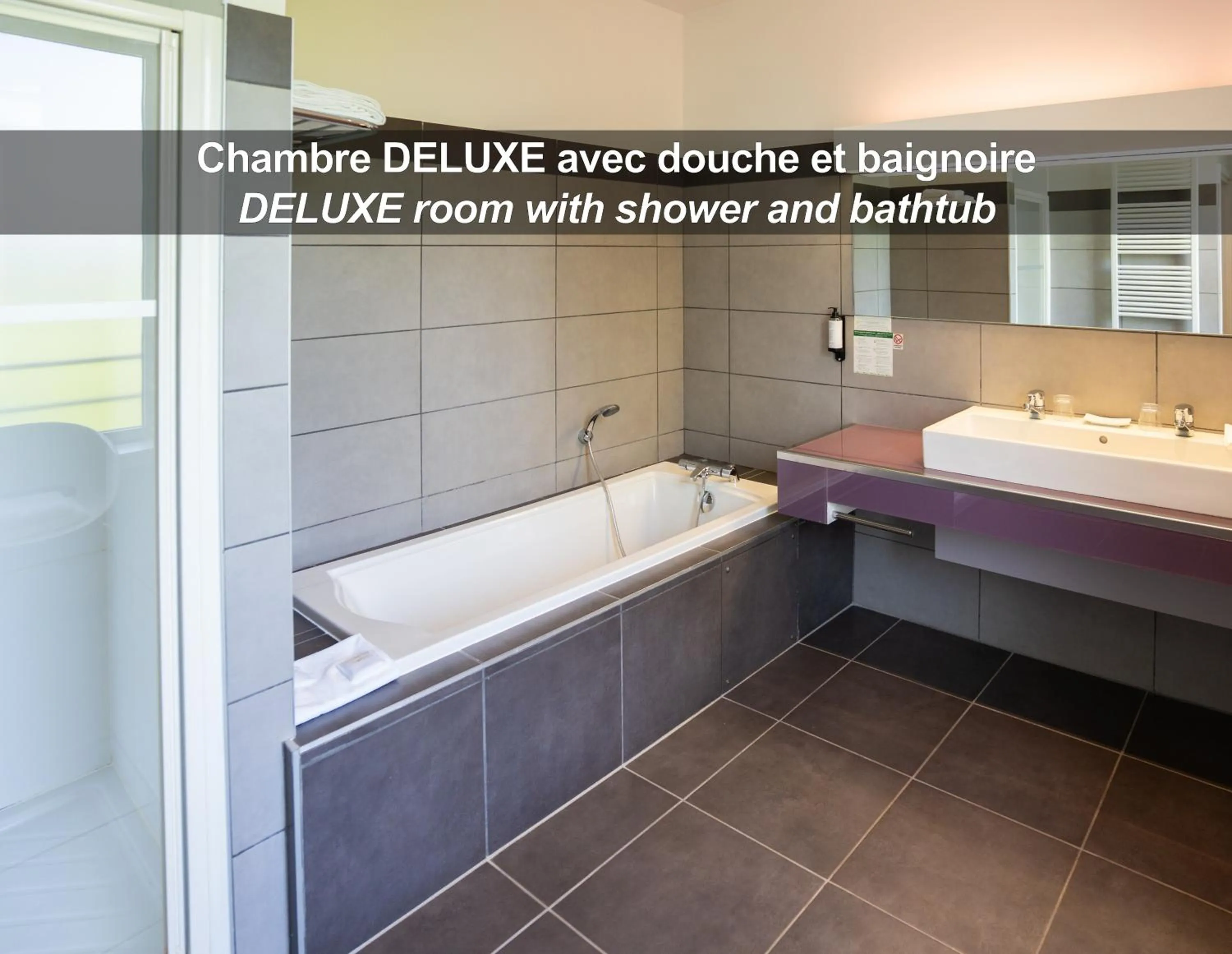 Shower in La Ferme de Bourran