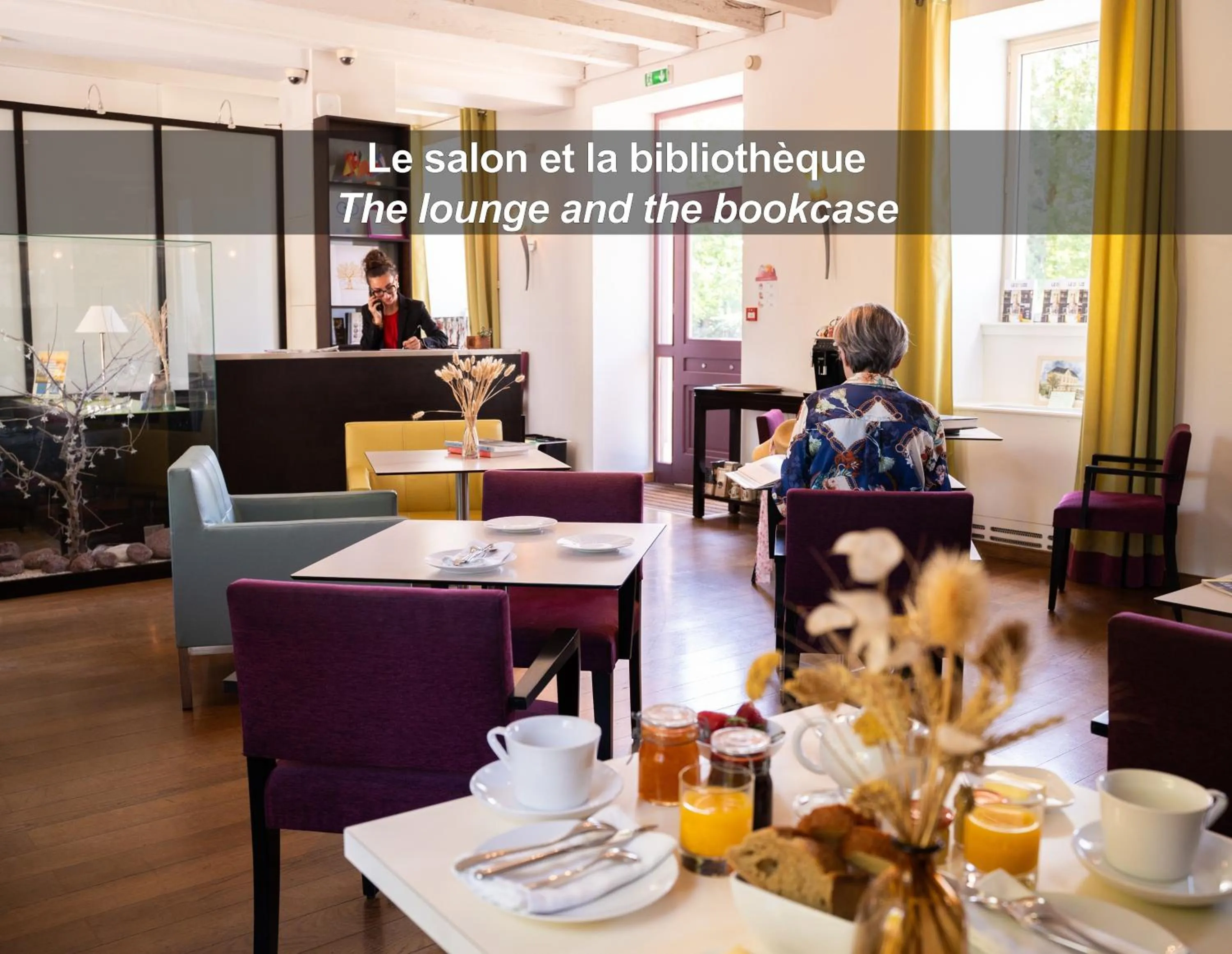 Communal lounge/ TV room in La Ferme de Bourran