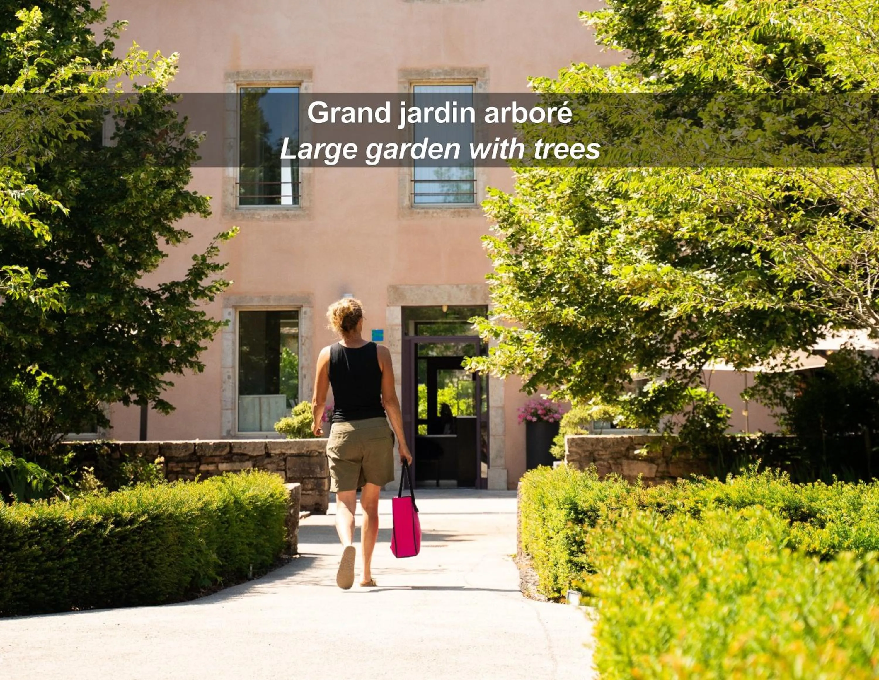 Facade/entrance in La Ferme de Bourran