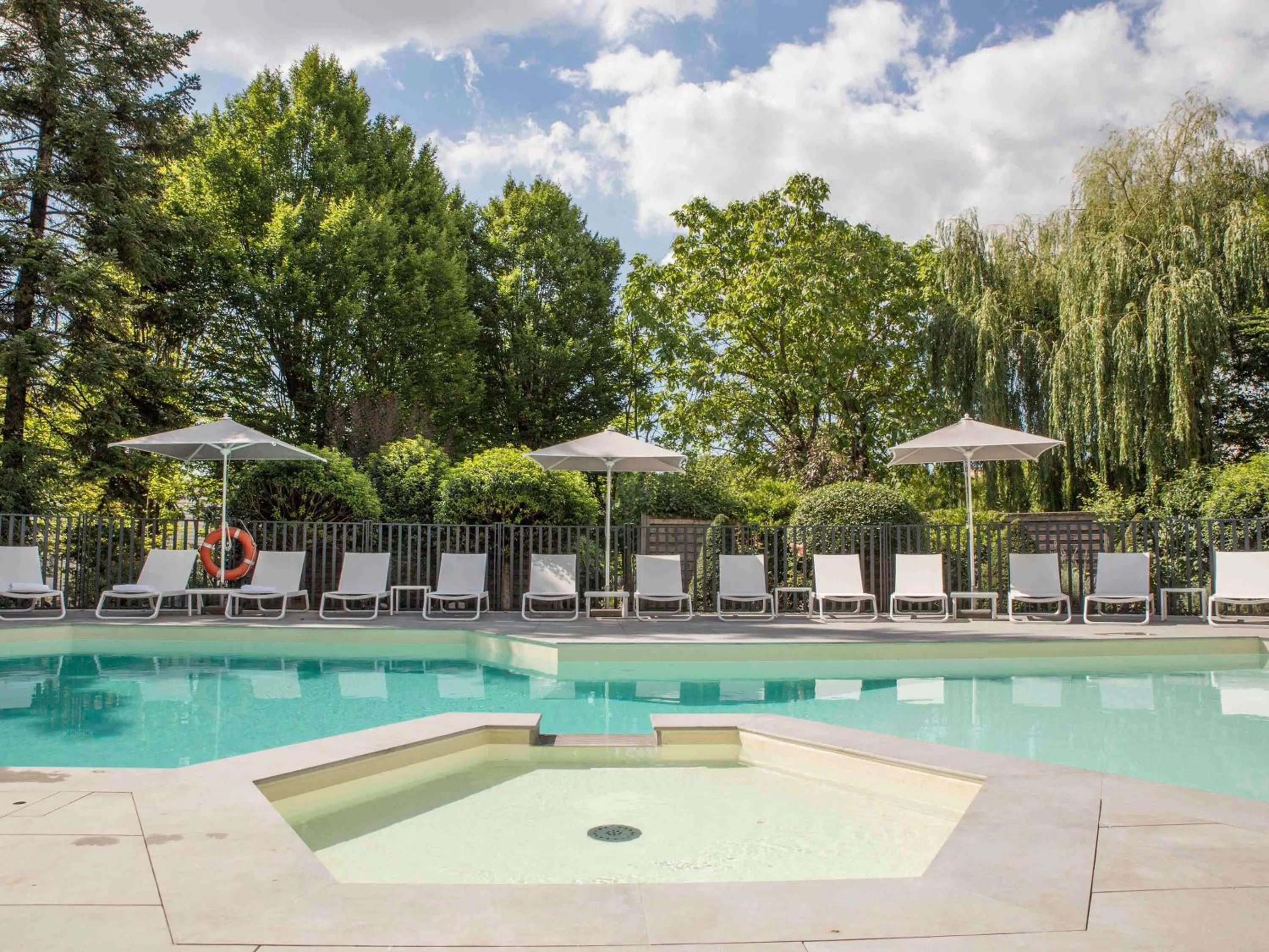 Pool view in Mercure Beaune Centre