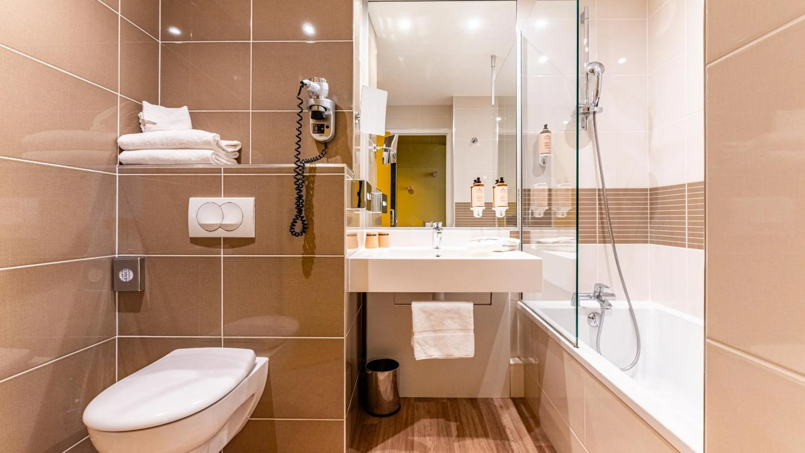 Bathroom in Mercure Beaune Centre