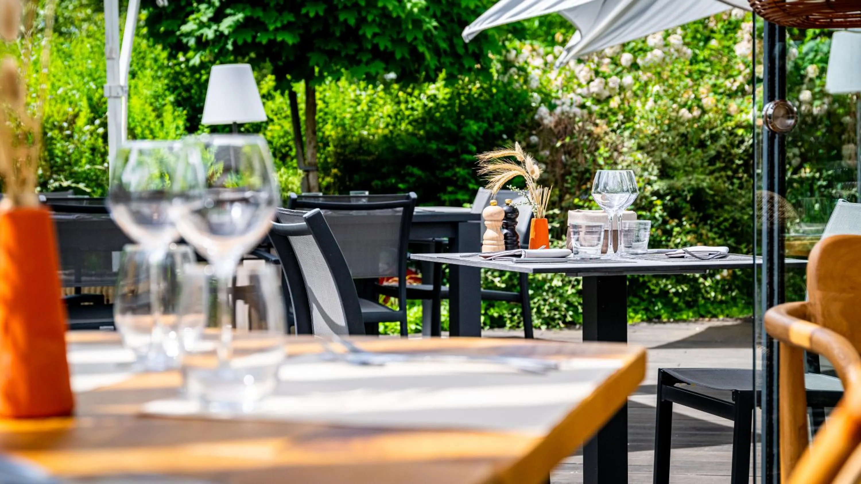 Patio in Mercure Beaune Centre
