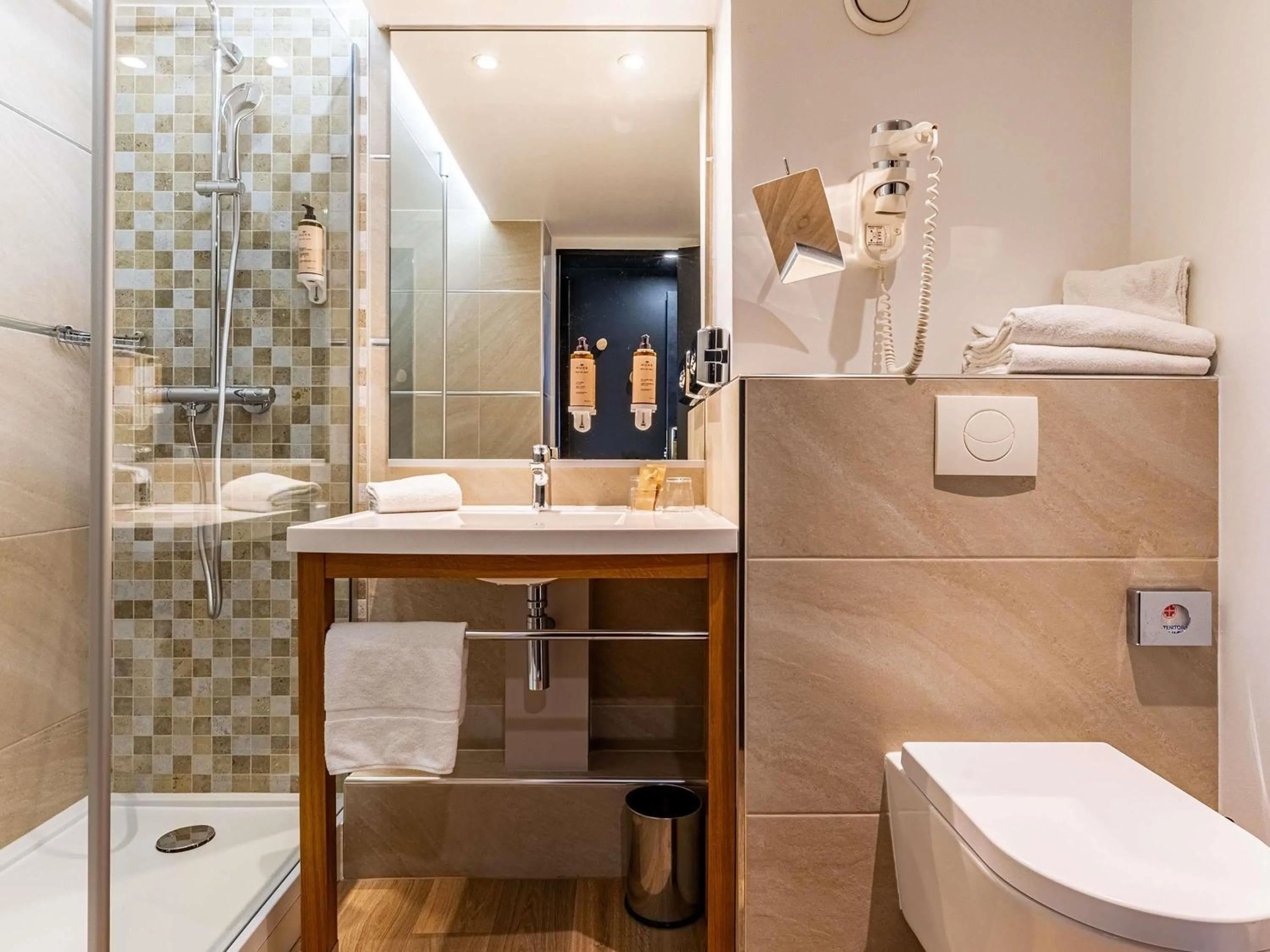 Bedroom in Mercure Beaune Centre